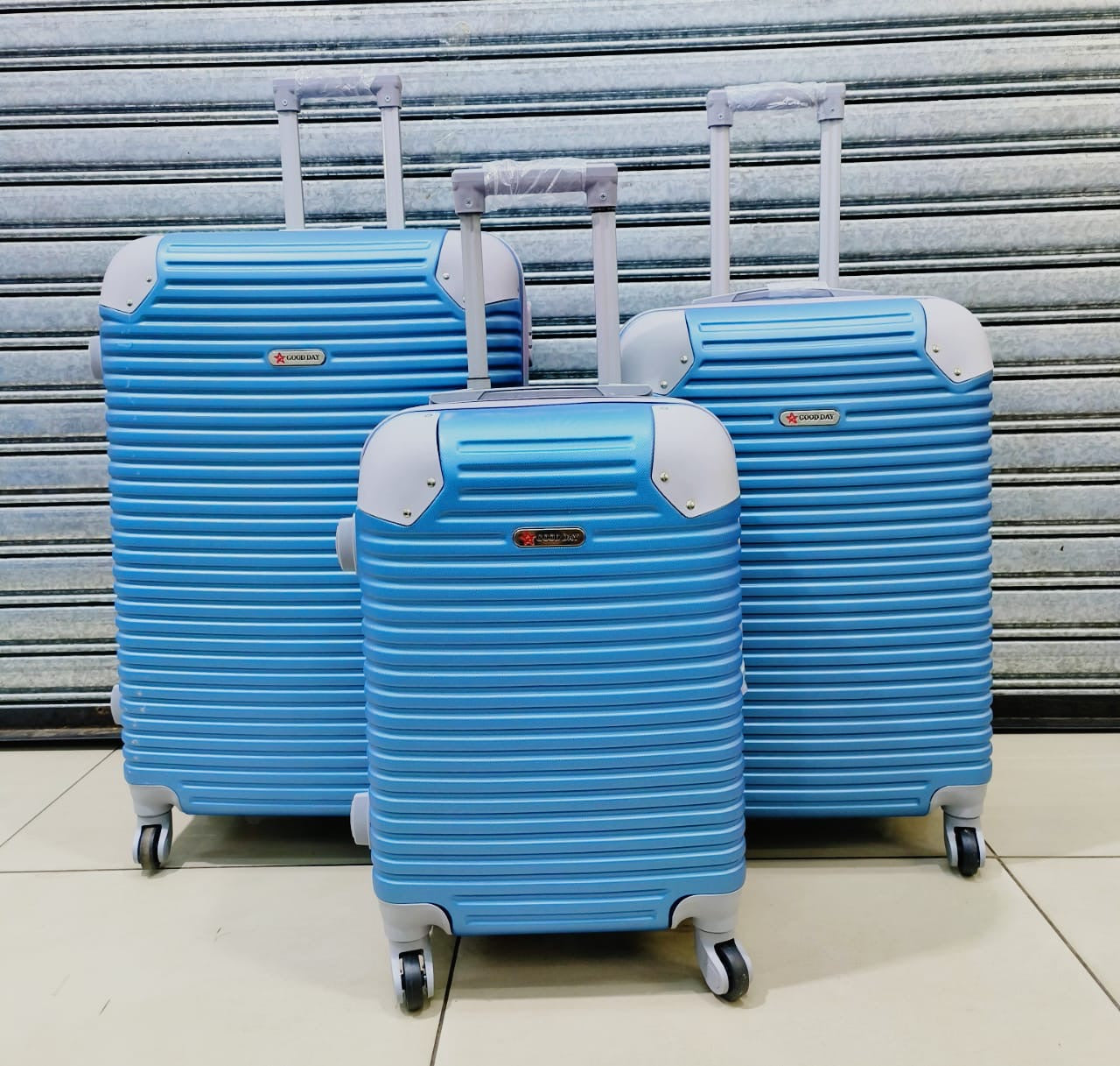 Large 31` Inch Size 3 Piece Hard Outer Shell Luggage Set