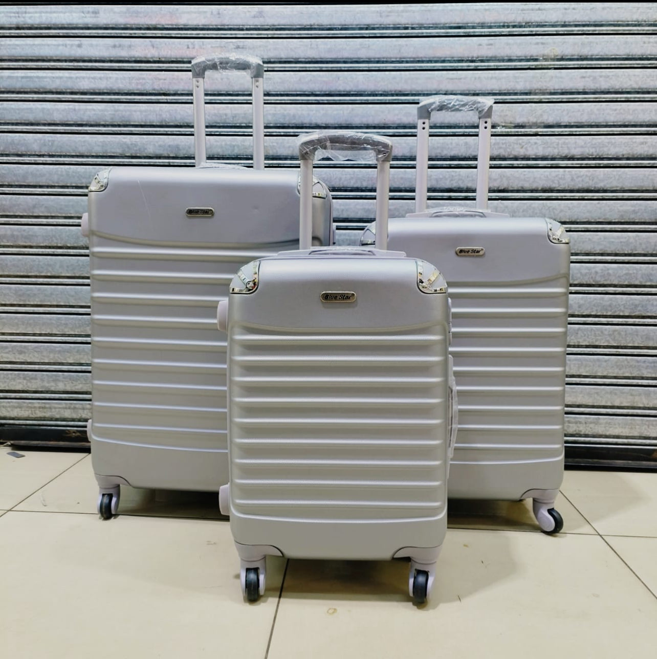 Large 31` Inch Size 3 Piece Hard Outer Shell Luggage Set