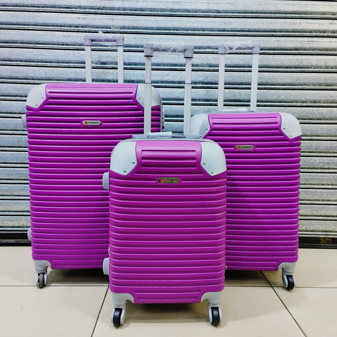 Large 31` Inch Size 3 Piece Hard Outer Shell Luggage Set