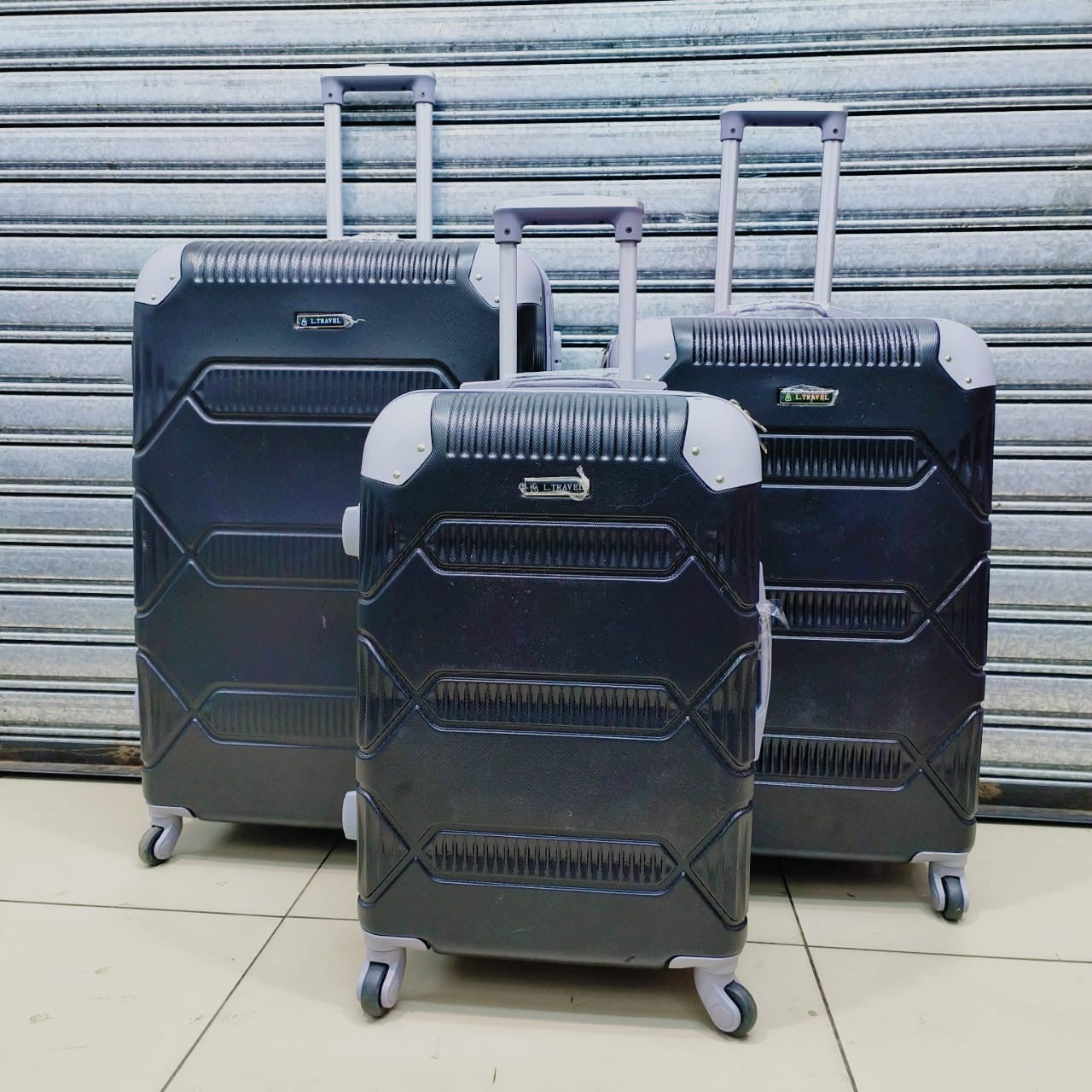 Large 31` Inch Size 3 Piece Hard Outer Shell Luggage Set