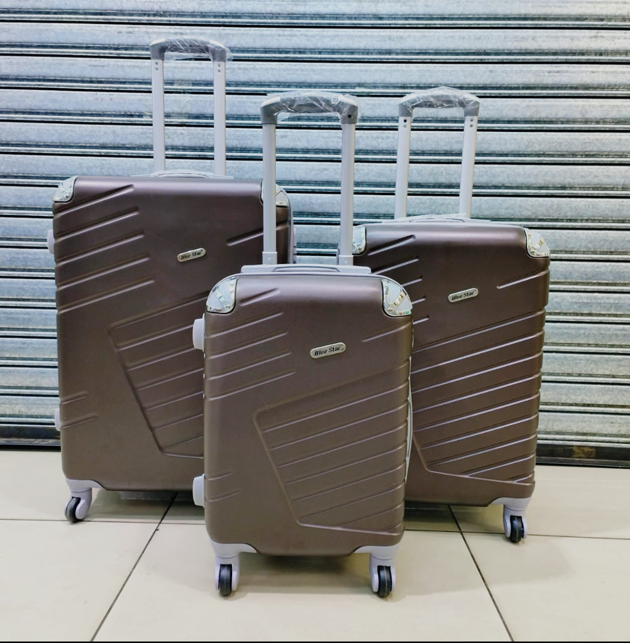 Large 31` Inch Size 3 Piece Hard Outer Shell Luggage Set