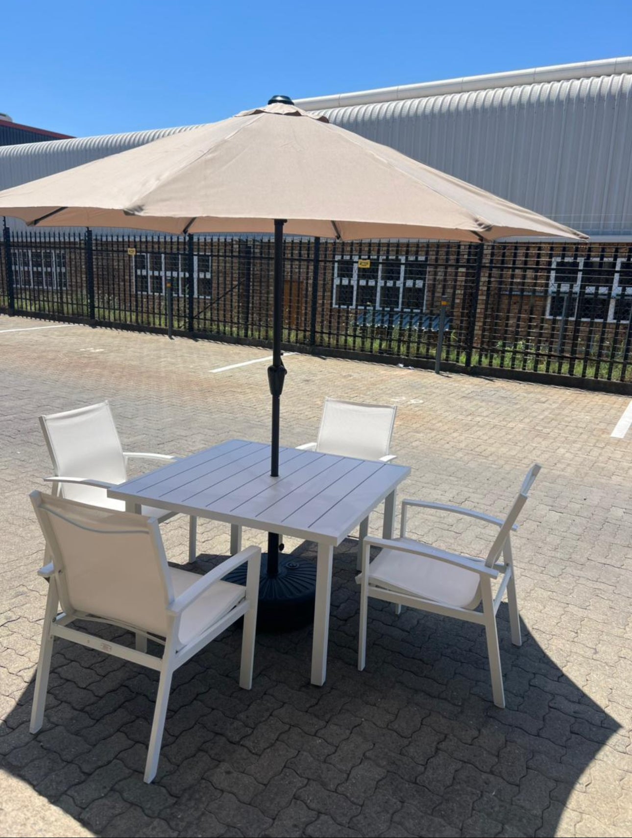 MFurn Zanele Inspired White 6pc  Outdoor Dining Set With Aluminium Frame Inc Umbrella+Base