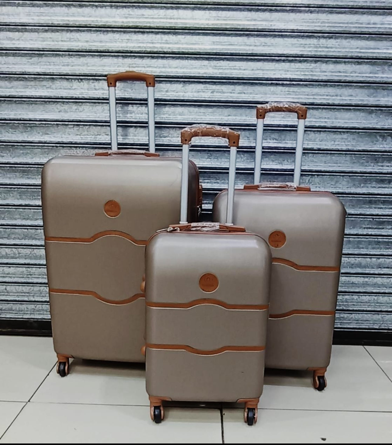 Elegant 3-in-1 Luggage Set: Travel in Style and Comfort