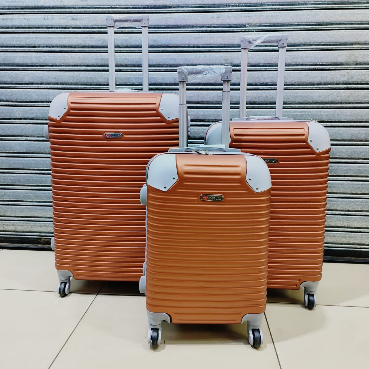Large 31` Inch Size 3 Piece Hard Outer Shell Luggage Set