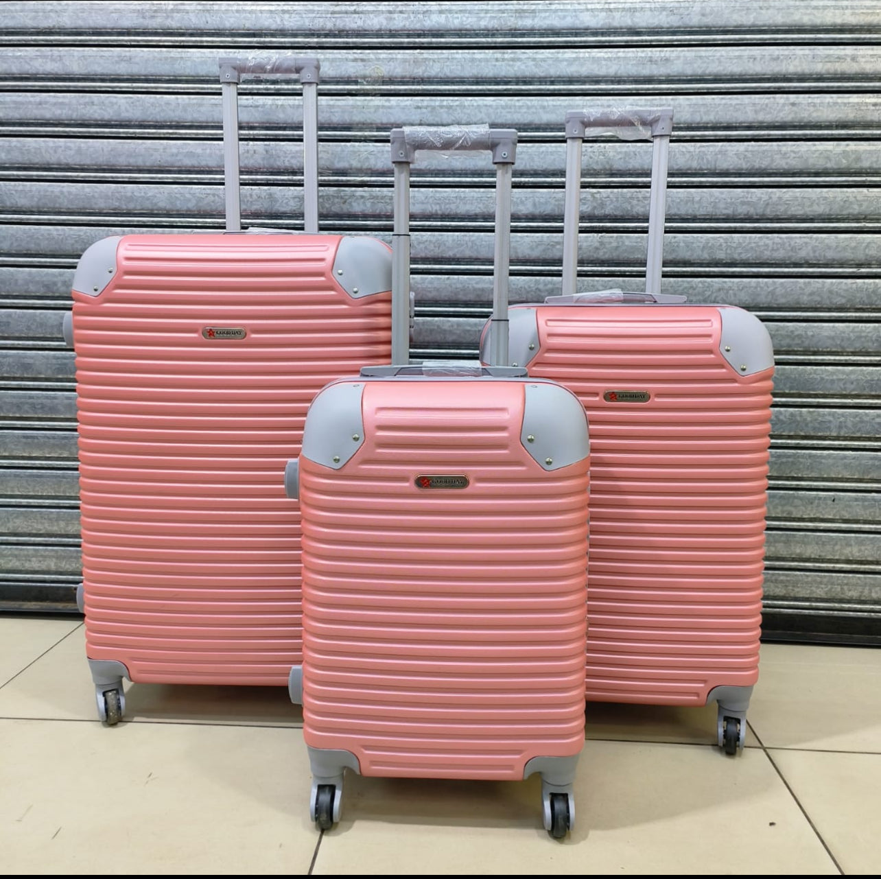 Large 31` Inch Size 3 Piece Hard Outer Shell Luggage Set