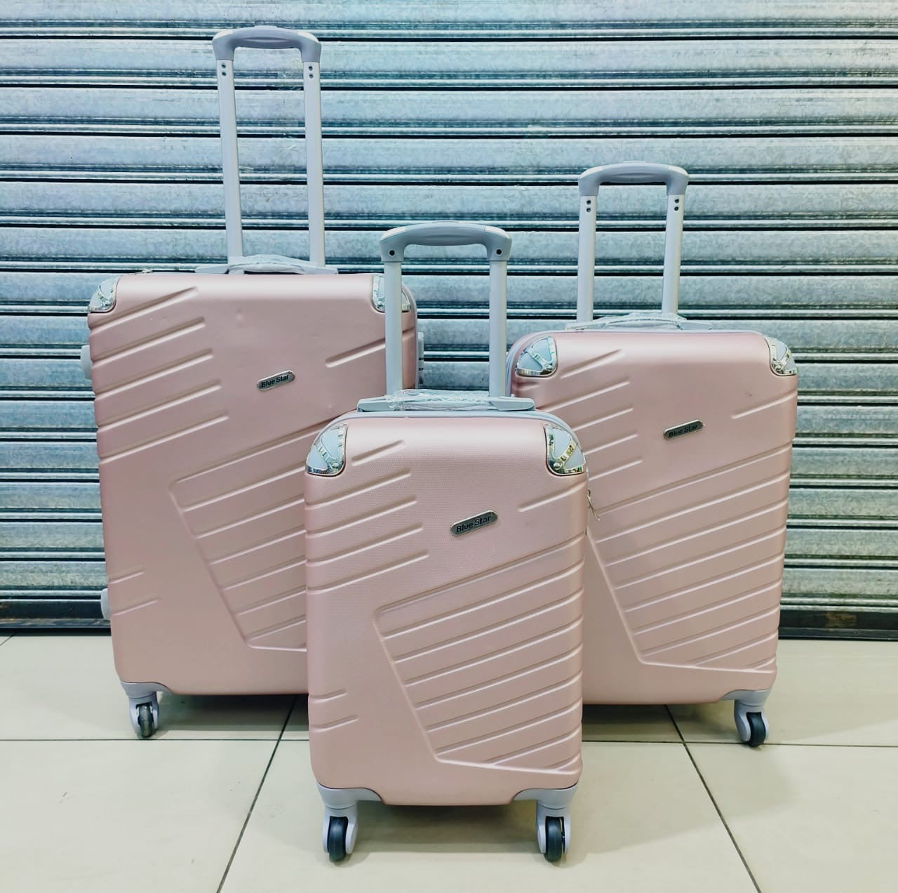 Large 31` Inch Size 3 Piece Hard Outer Shell Luggage Set