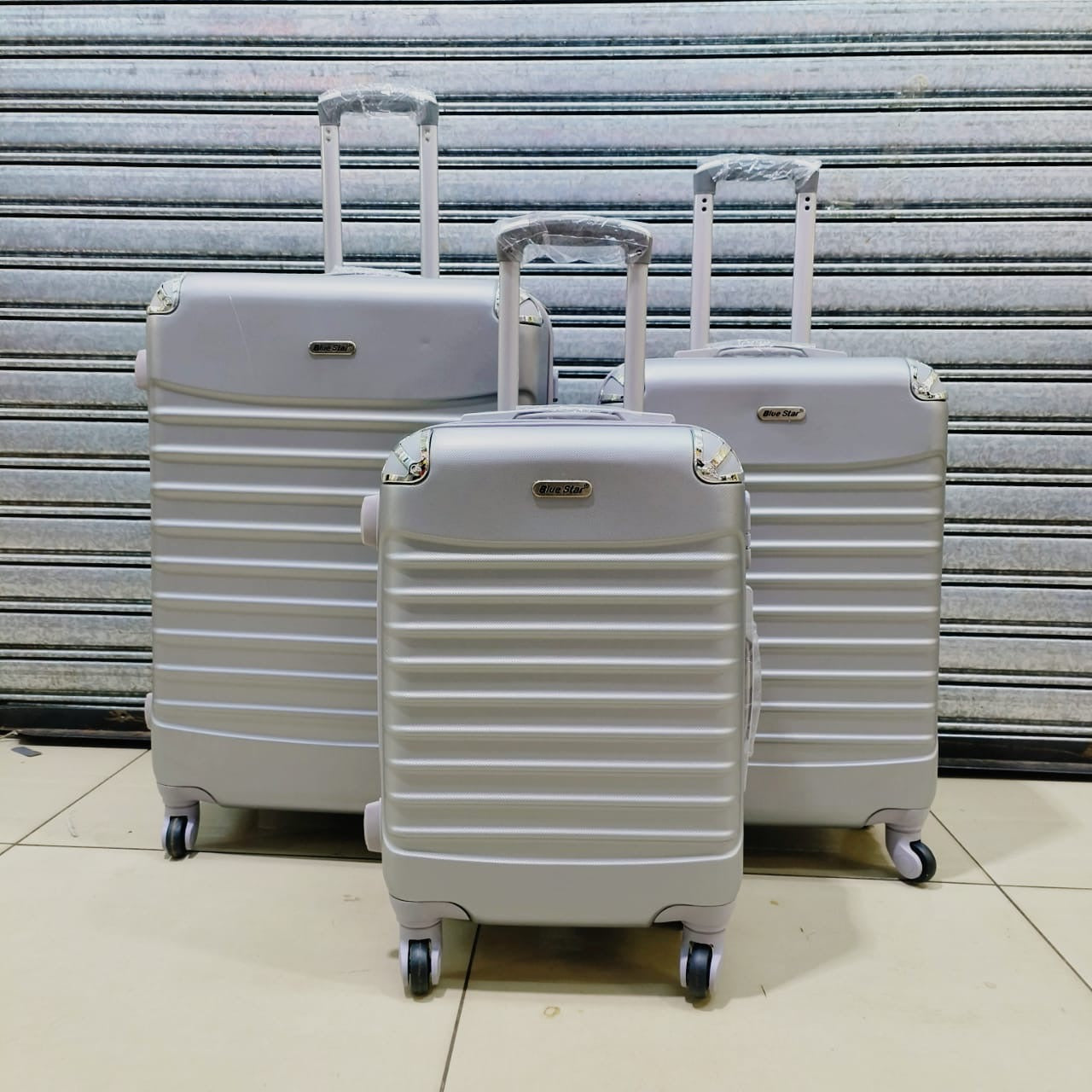 Large 31` Inch Size 3 Piece Hard Outer Shell Luggage Set