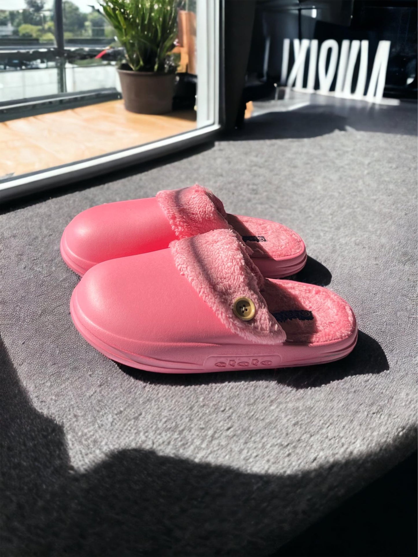 Comfort indoor and outdoor slippers