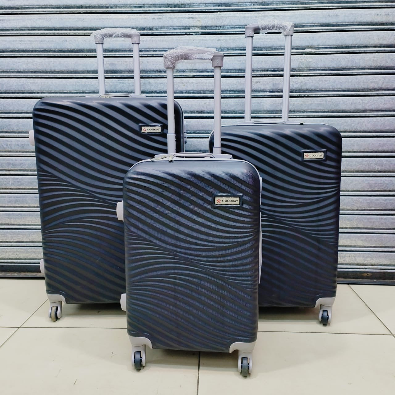Large 31` Inch Size 3 Piece Hard Outer Shell Luggage Set