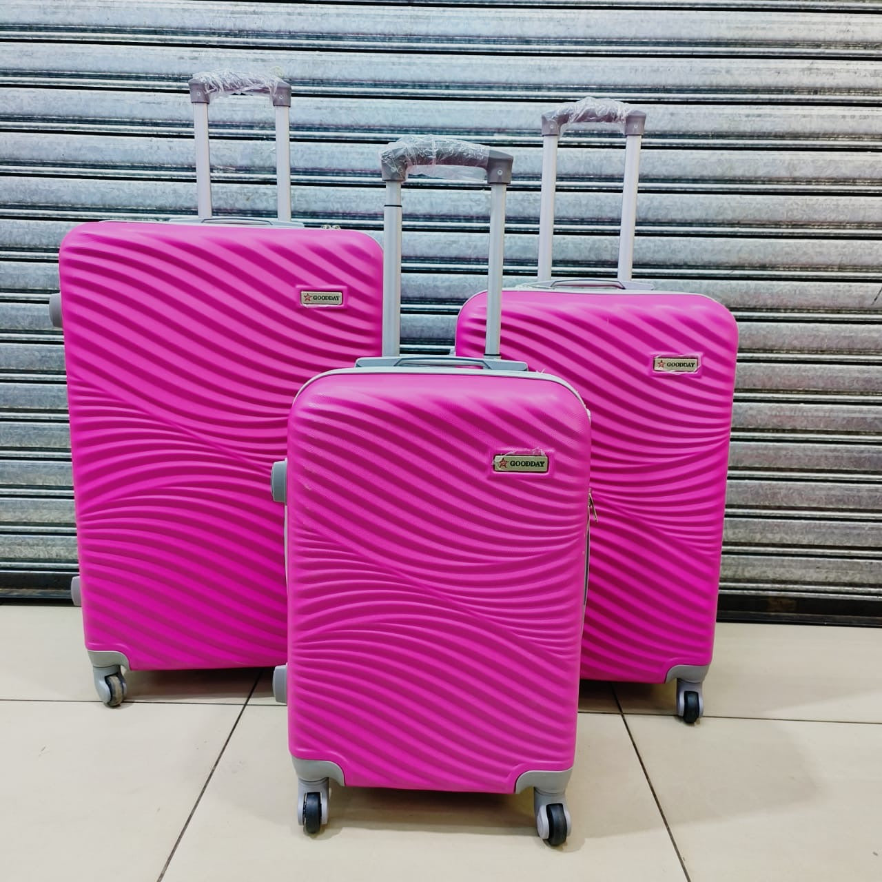 Large 31` Inch Size 3 Piece Hard Outer Shell Luggage Set