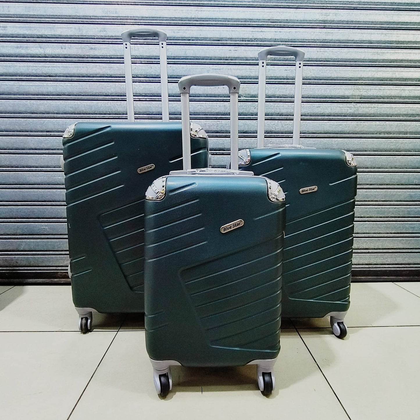 Large 31` Inch Size 3 Piece Hard Outer Shell Luggage Set