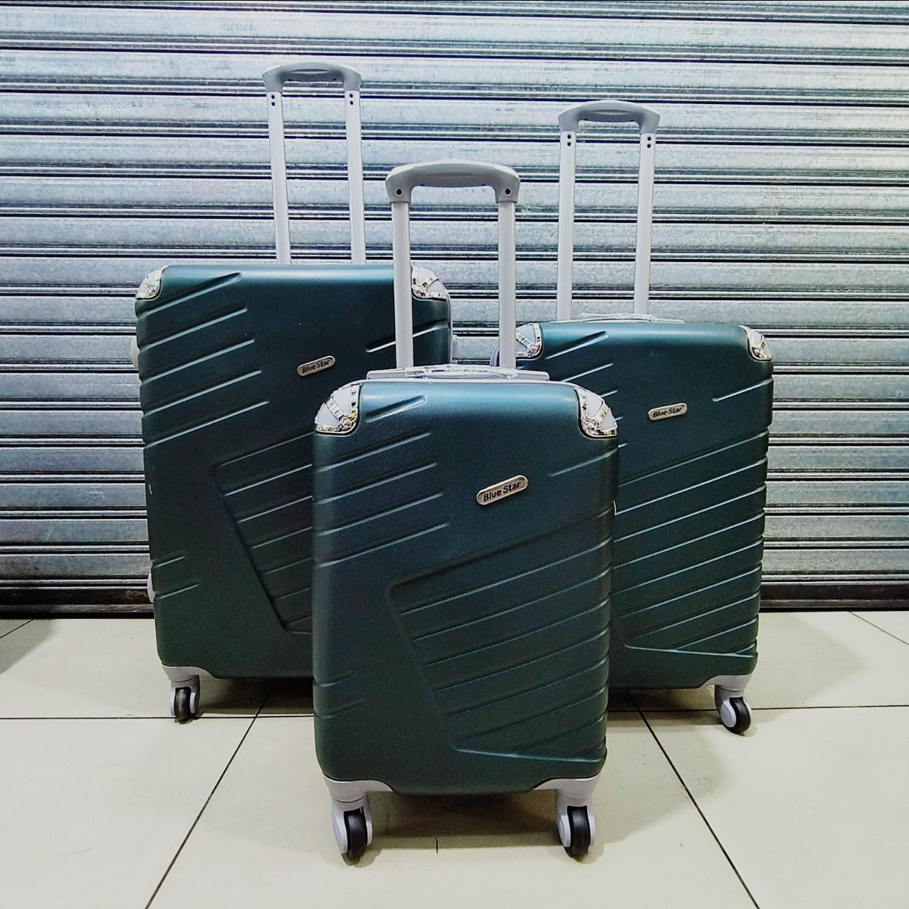 Large 31` Inch Size 3 Piece Hard Outer Shell Luggage Set