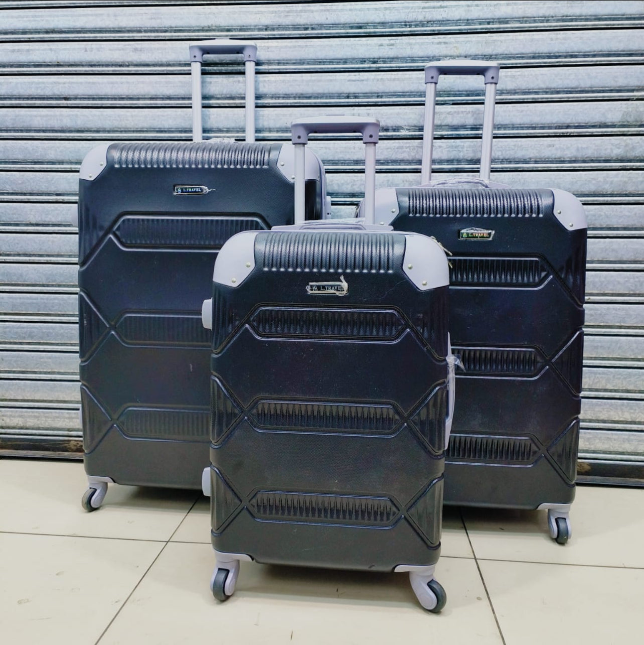 Large 31` Inch Size 3 Piece Hard Outer Shell Luggage Set