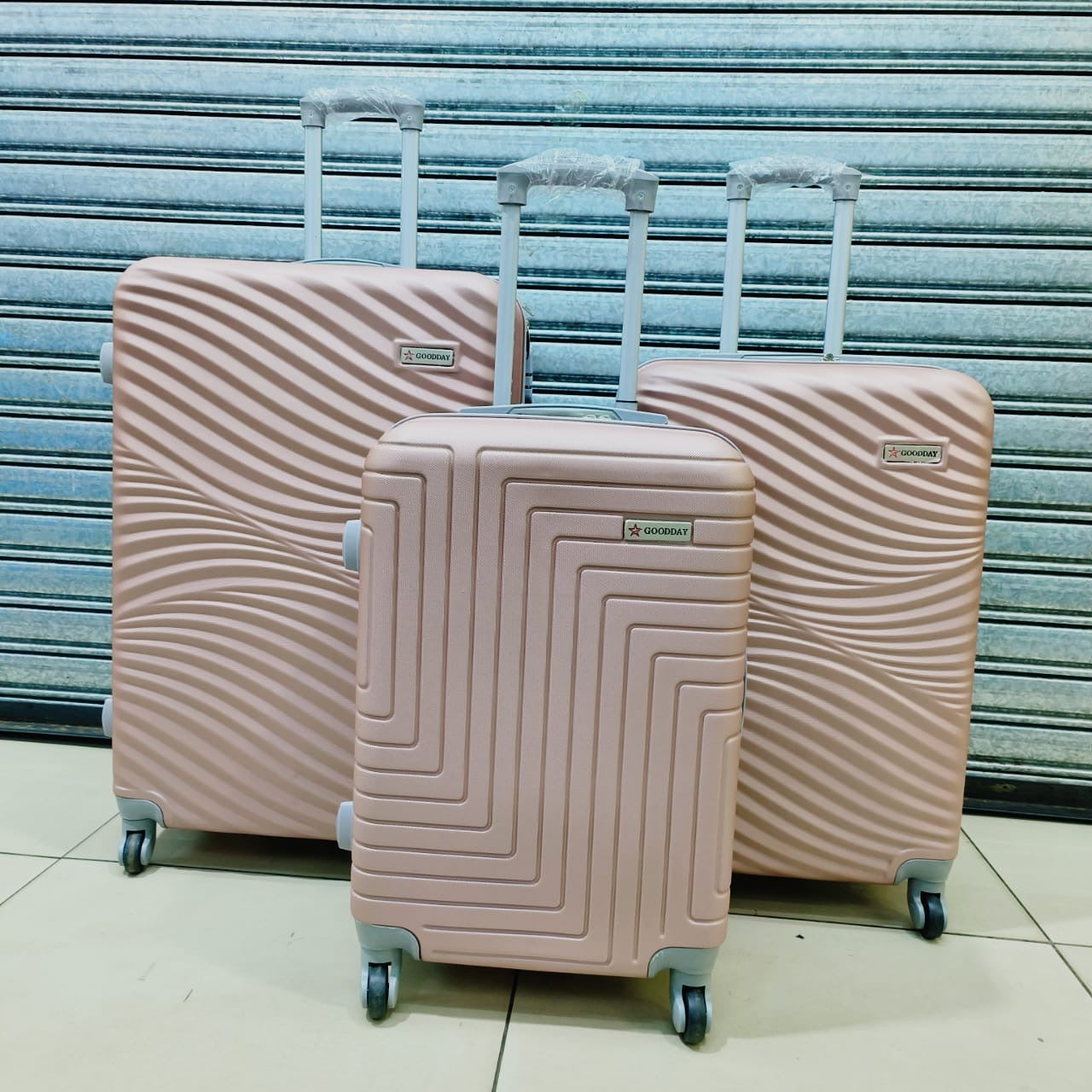 Large 31` Inch Size 3 Piece Hard Outer Shell Luggage Set