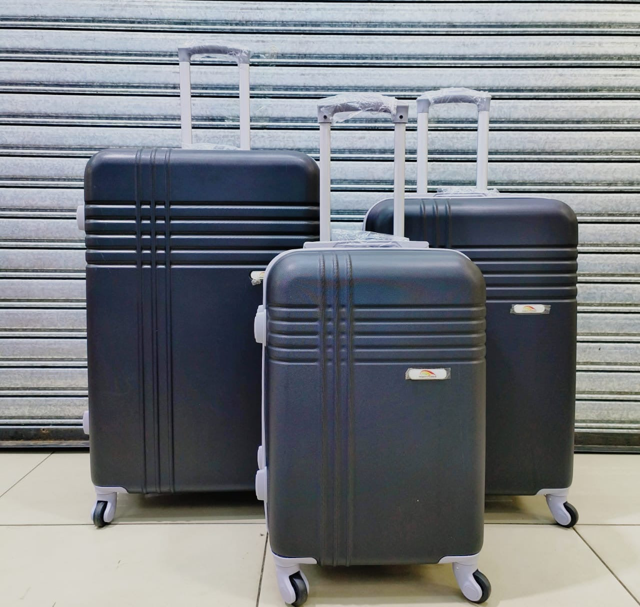 Large 31` Inch Size 3 Piece Hard Outer Shell Luggage Set