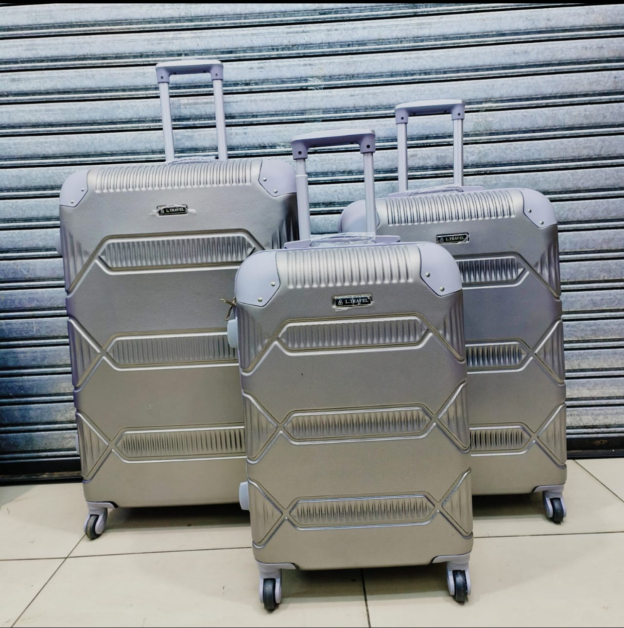 Large 31` Inch Size 3 Piece Hard Outer Shell Luggage Set