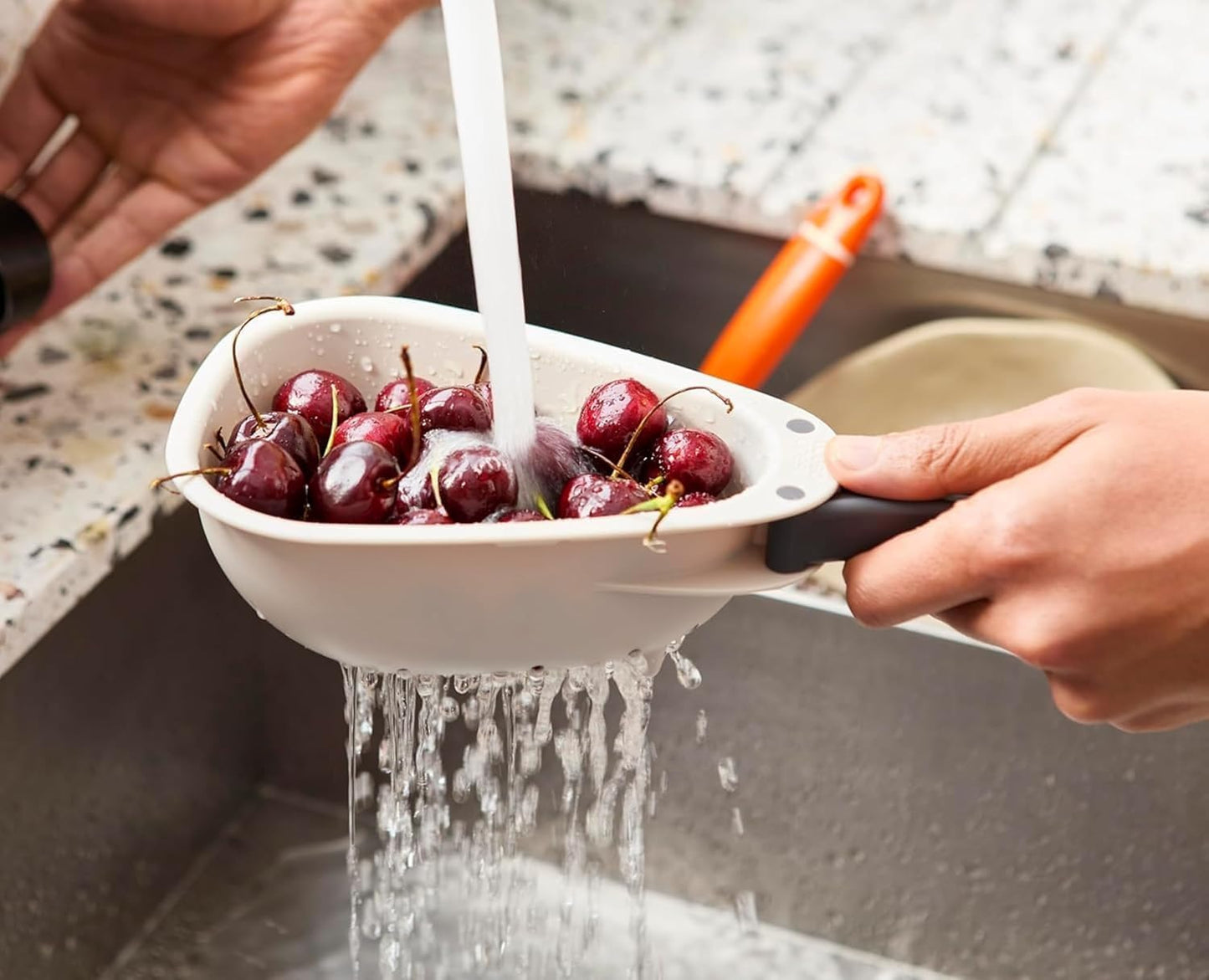 MHome Droplet Compact Colander – Folding Handles, Easy-Pour Corners