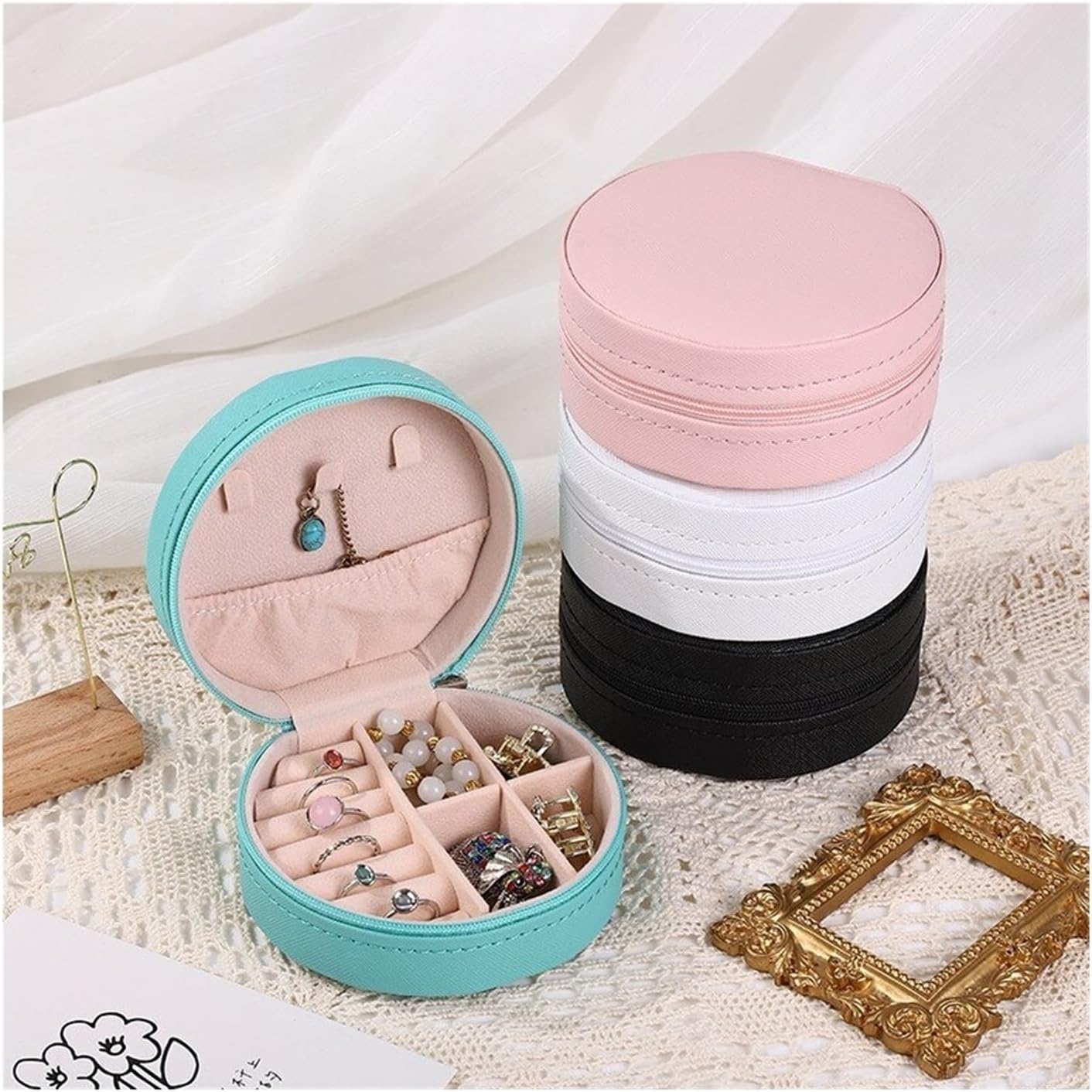 Travel Jewelry Case for Women – Small Round Faux Leather Organizer for Rings, Earrings & Necklaces