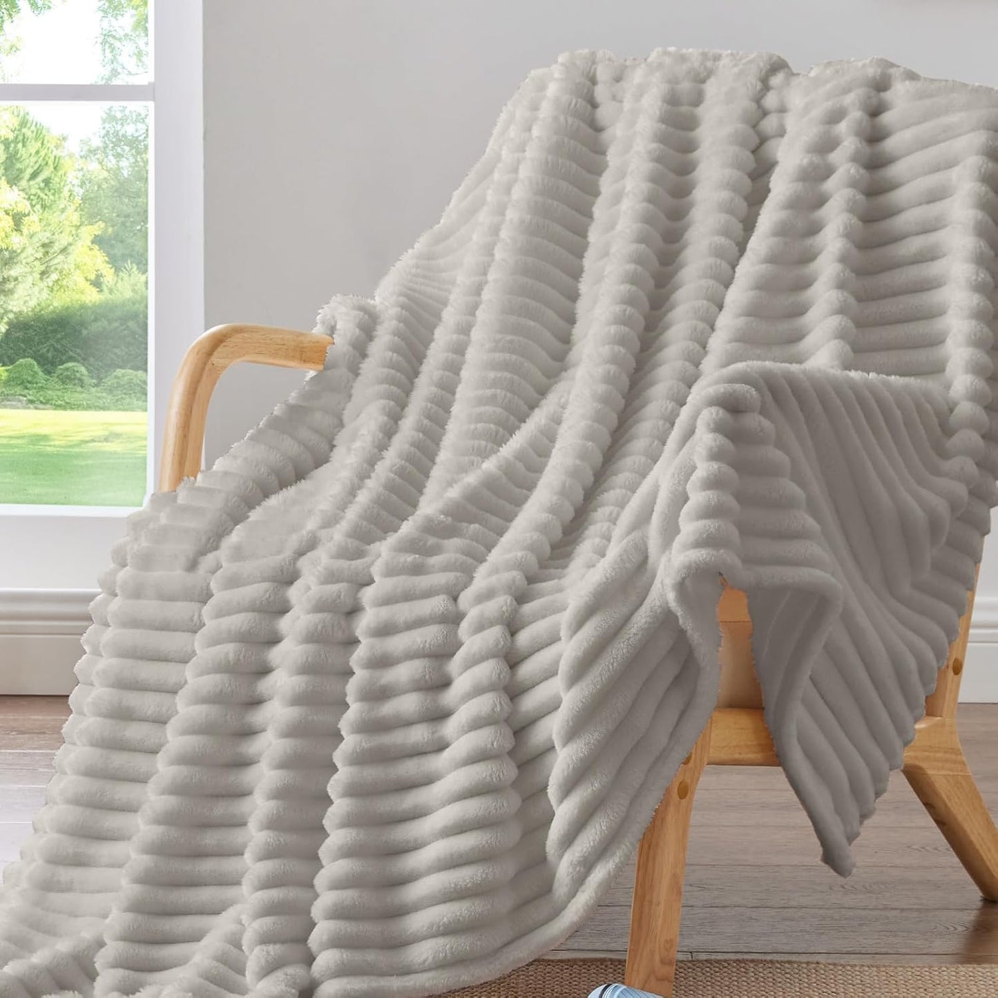 Flannel Luxury Ribbed Fleece Throw Blanket – 180 x 200cm Super Soft Faux Fur Micro-Mink Reversible, Warm & Cozy
