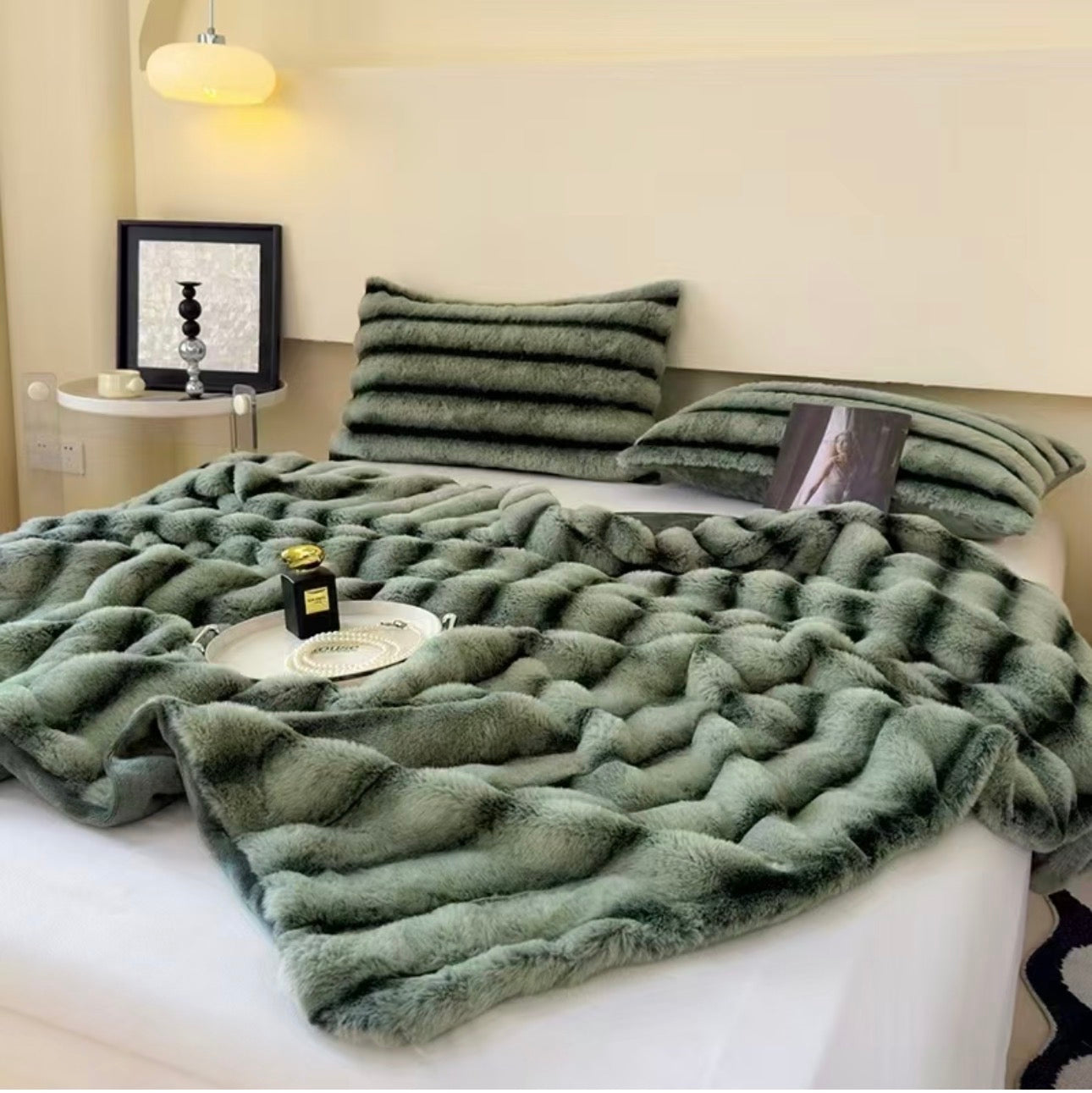 MHome Luxury Faux Fur Throw Blanket | Super Soft Faux Fur Blanket Warm 230x200cm