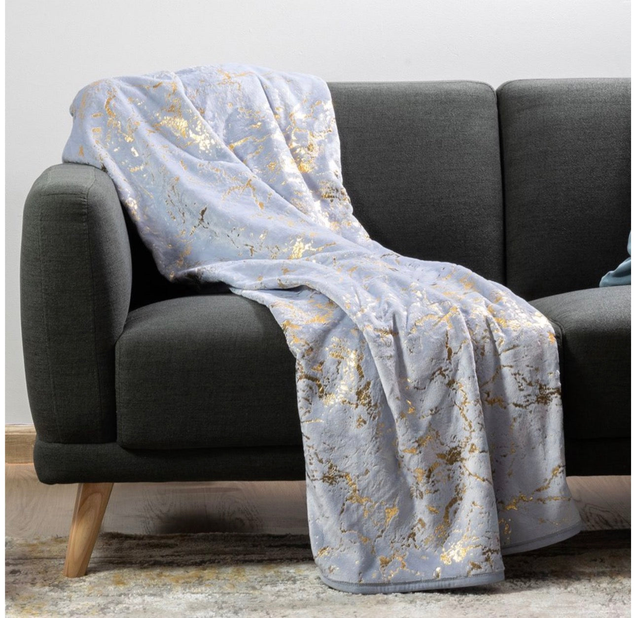 MHome Plush Throws – Gold Collection 1 Ply