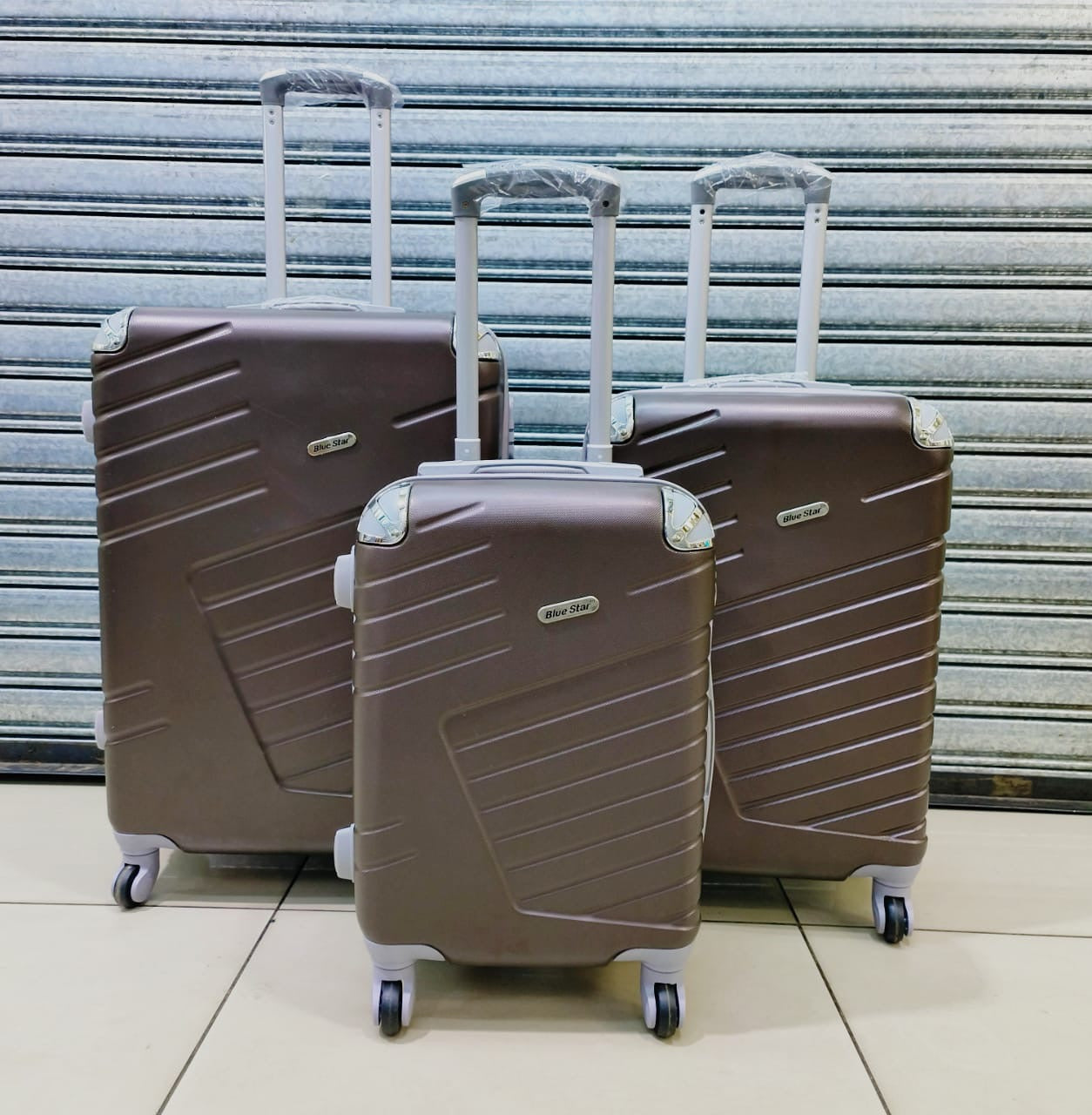 Large 31` Inch Size 3 Piece Hard Outer Shell Luggage Set