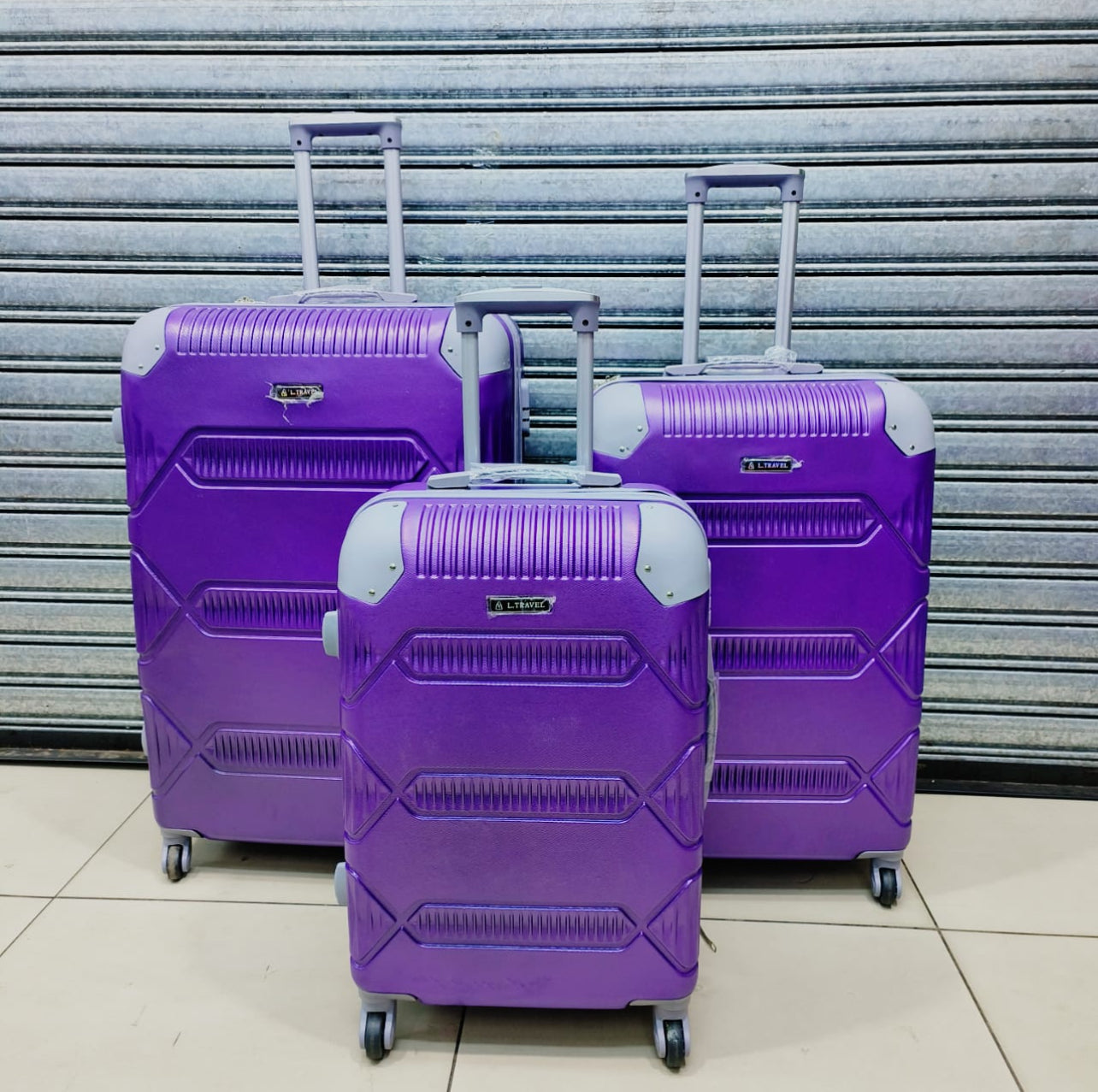 Large 31` Inch Size 3 Piece Hard Outer Shell Luggage Set