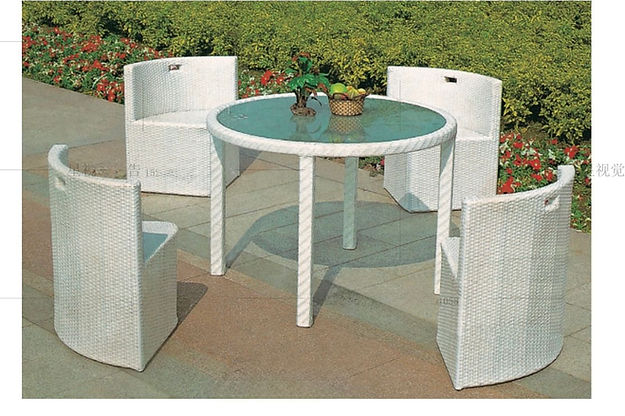 MFurn White 5-Piece Outdoor Wicker Dining Set – Round Glass Table with 4 Curved Chairs