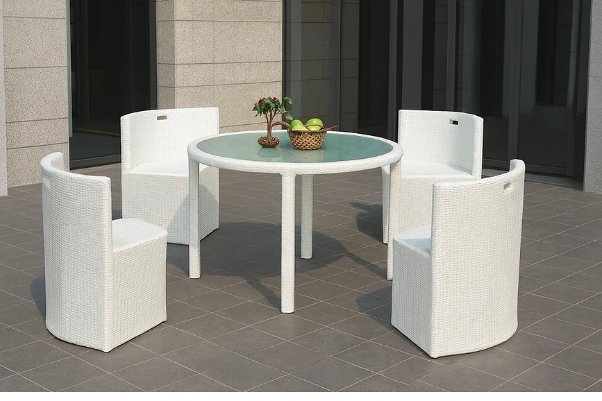 MFurn White 5-Piece Outdoor Wicker Dining Set – Round Glass Table with 4 Curved Chairs