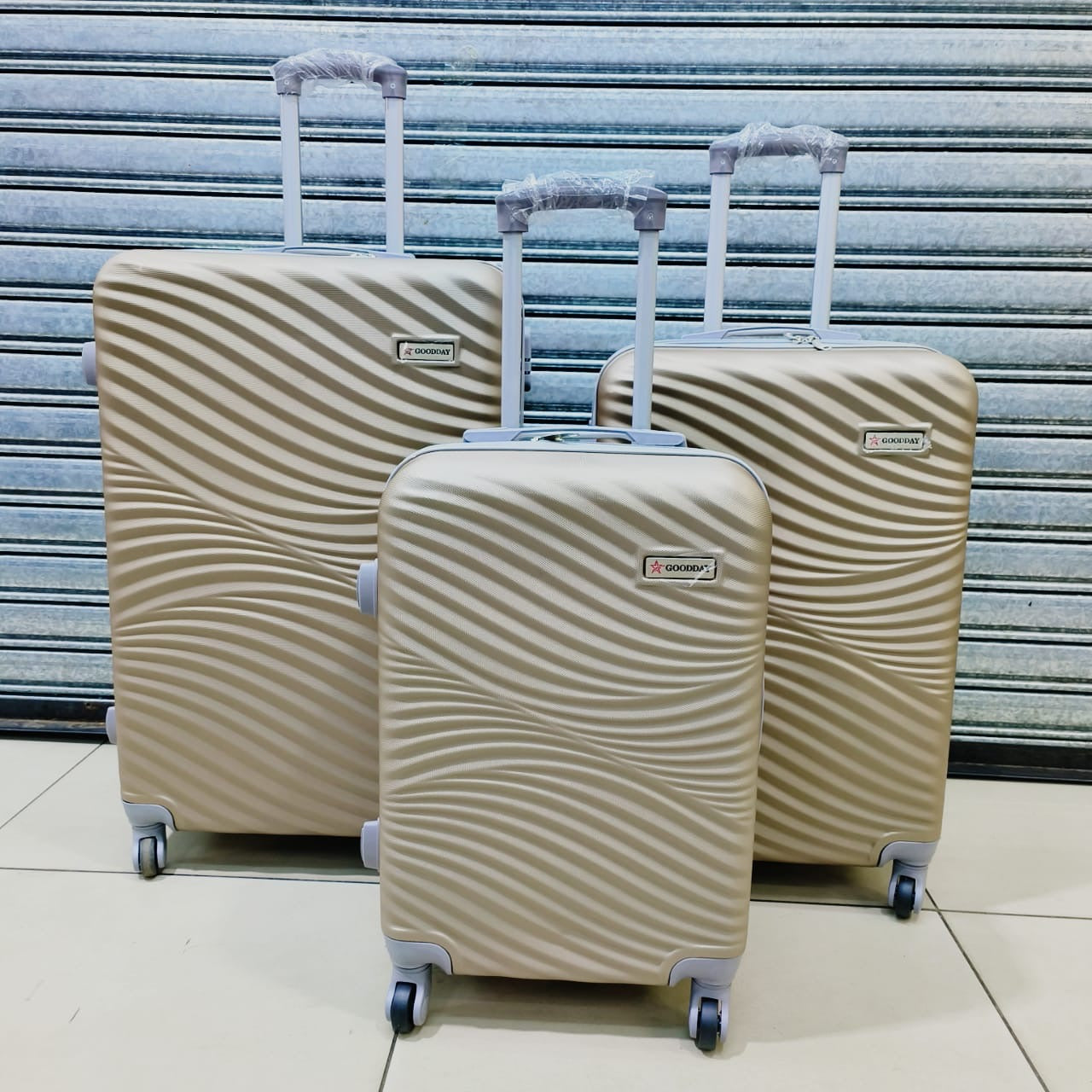 Large 31` Inch Size 3 Piece Hard Outer Shell Luggage Set