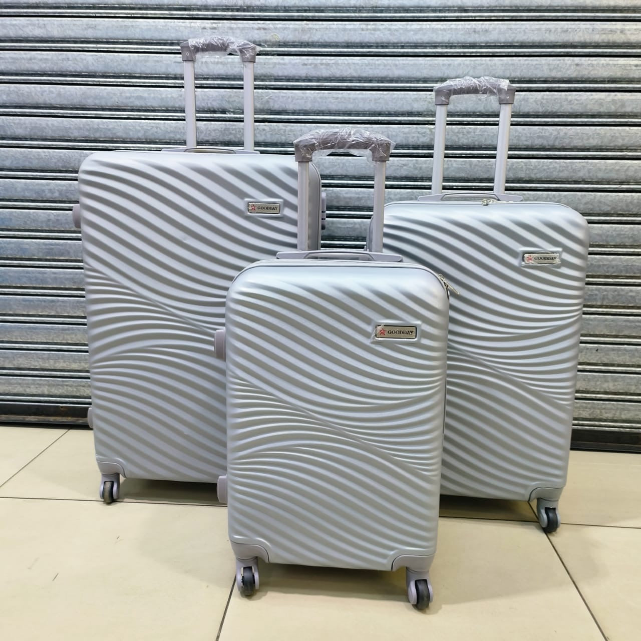 Large 31` Inch Size 3 Piece Hard Outer Shell Luggage Set