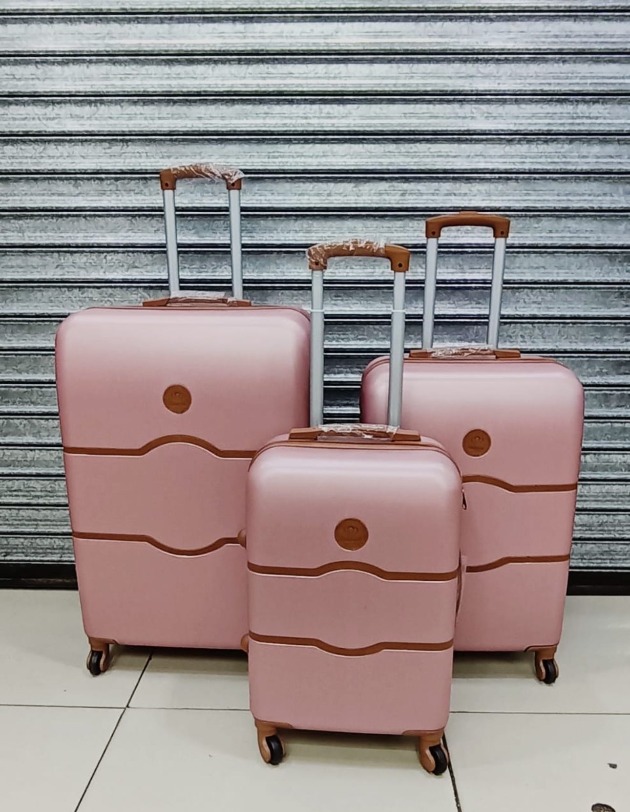 Elegant 3-in-1 Luggage Set: Travel in Style and Comfort