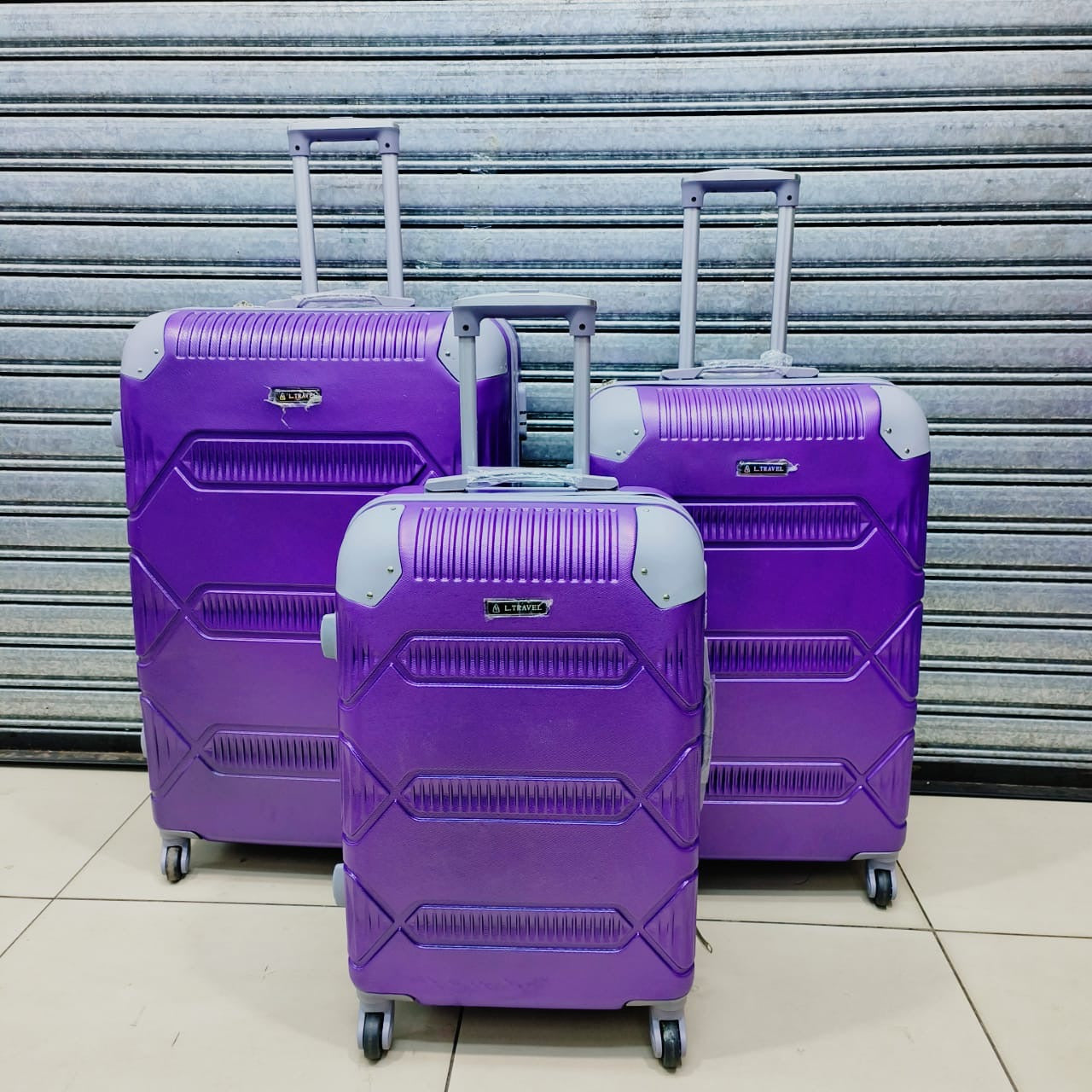 Large 31` Inch Size 3 Piece Hard Outer Shell Luggage Set