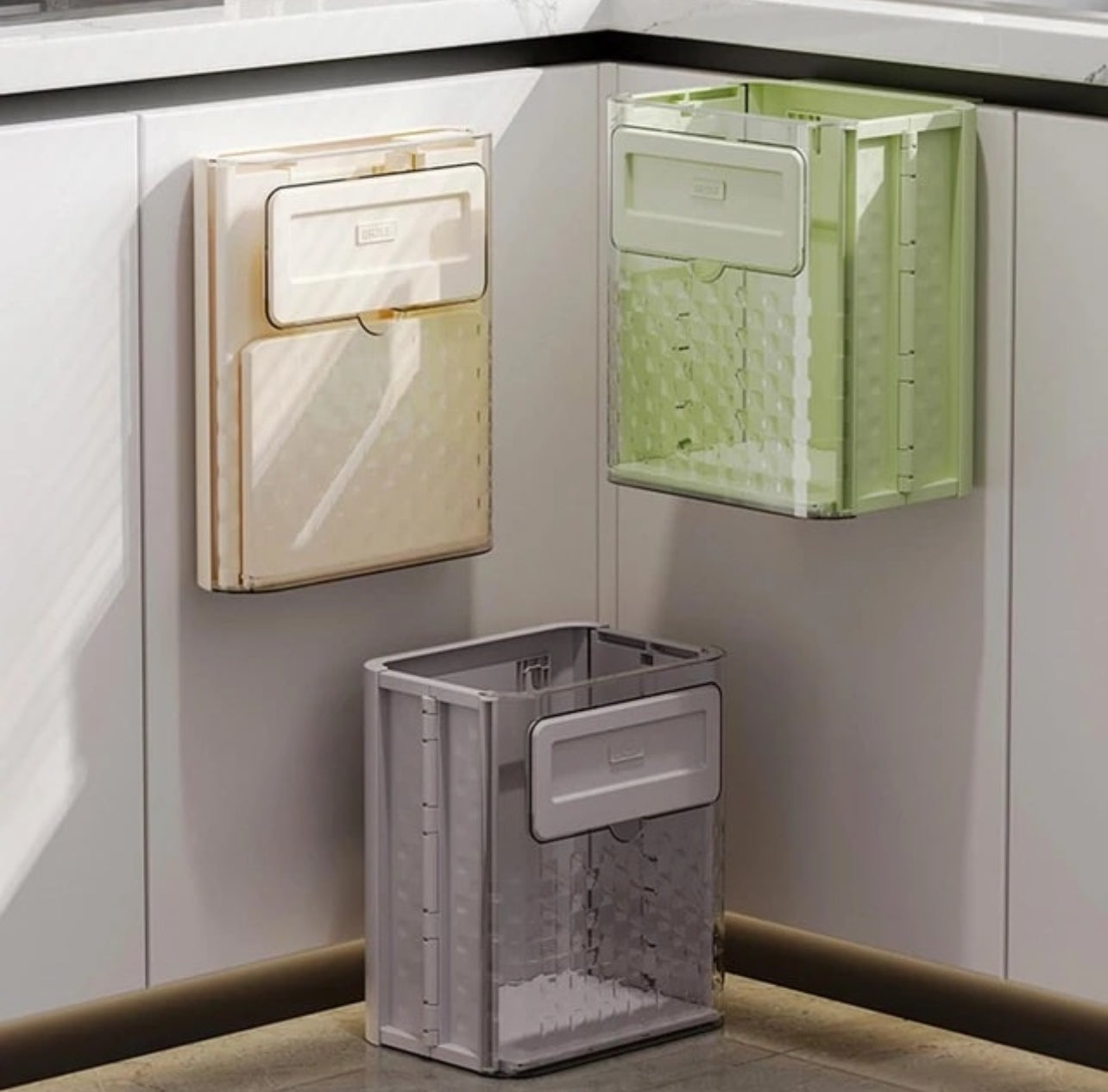 Hanging Kitchen Trash Can, Collapsible Waste Bin, Small Plastic Folding Hang Garbage Can for Cabinet Bedroom Bathroom Kitchen Office Car.