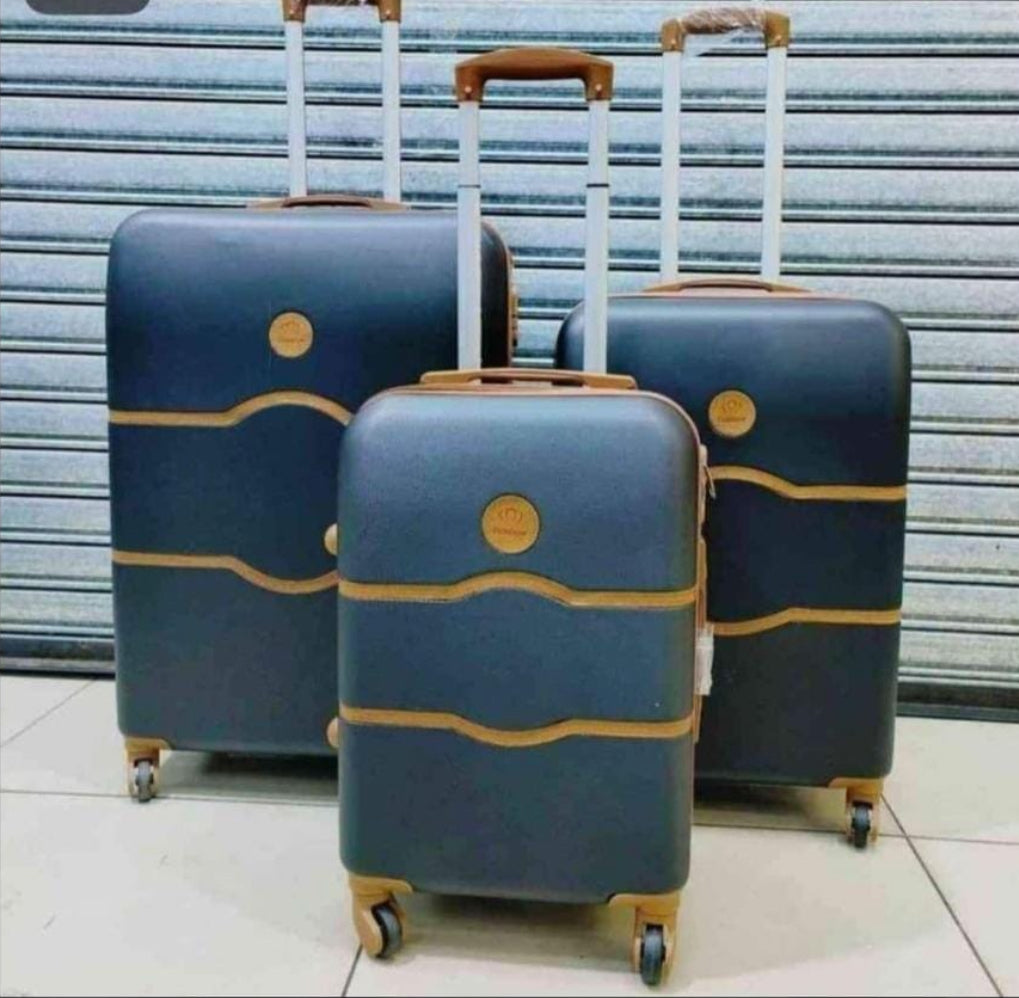 Elegant 3-in-1 Luggage Set: Travel in Style and Comfort