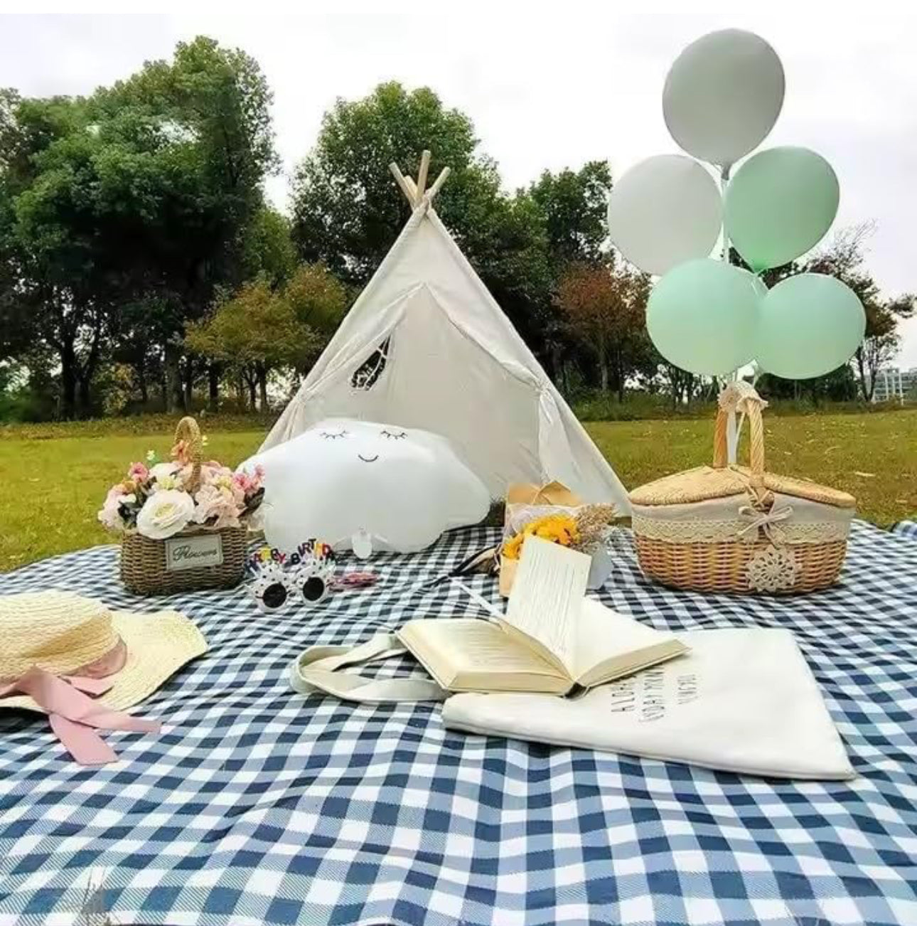 MHome Waterproof Sandproof Picnic & Beach Mat – Large Foldable Outdoor Mat