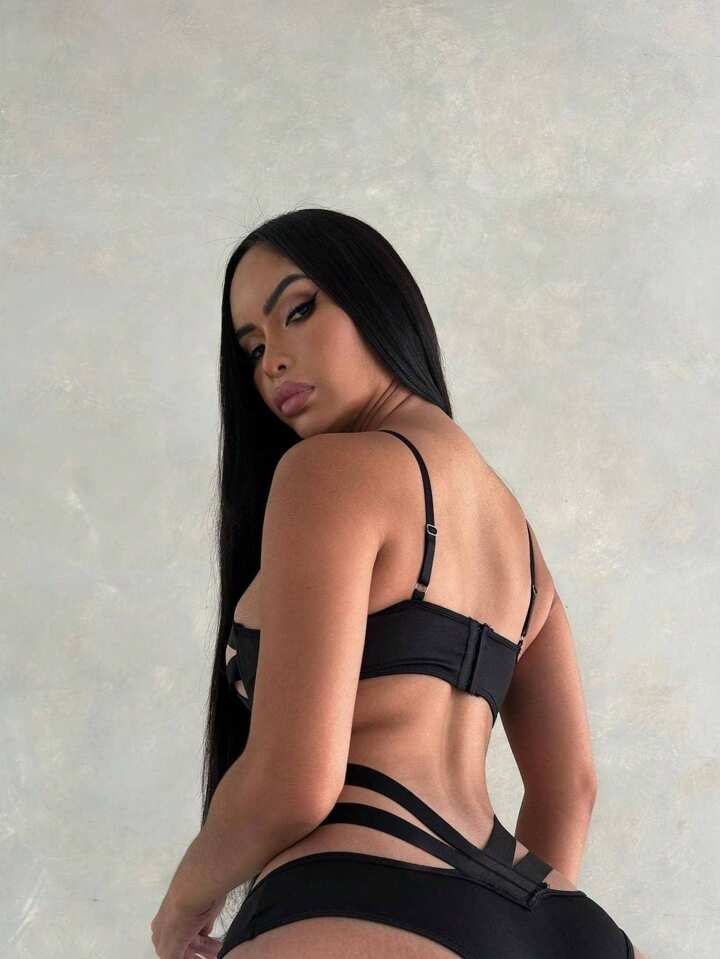 Sexy Lingerie Set With Underwire And Cross Straps, 2 Pieces - Black Only