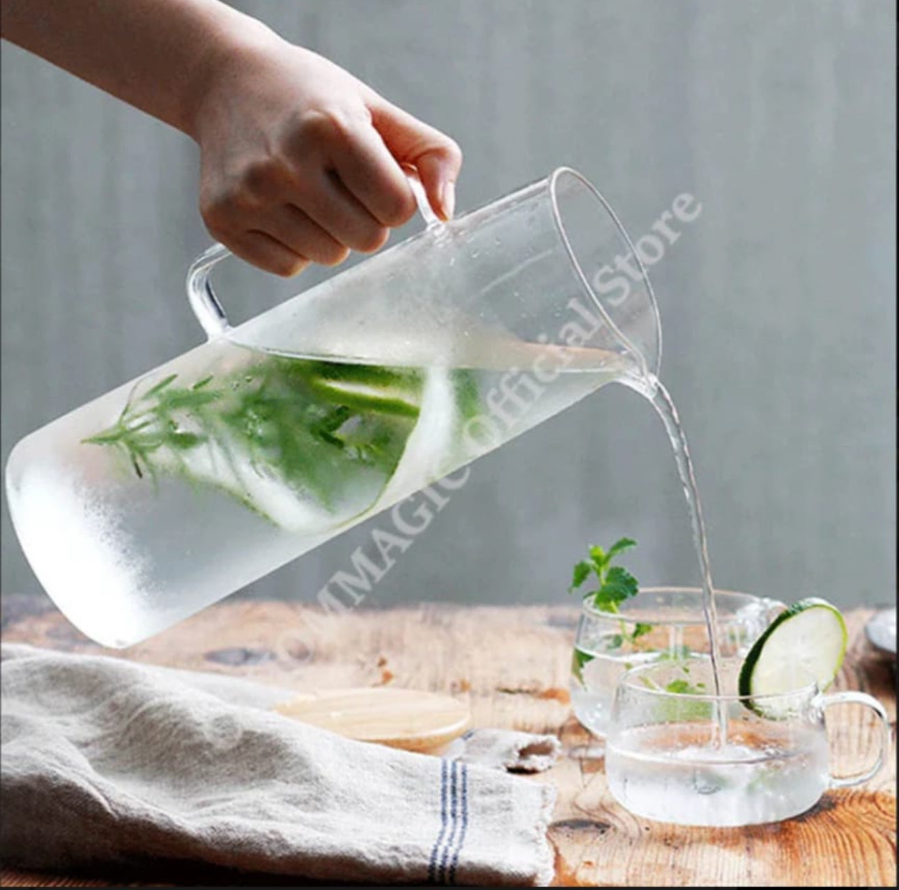 Glass Pitcher With Bamboo Lid