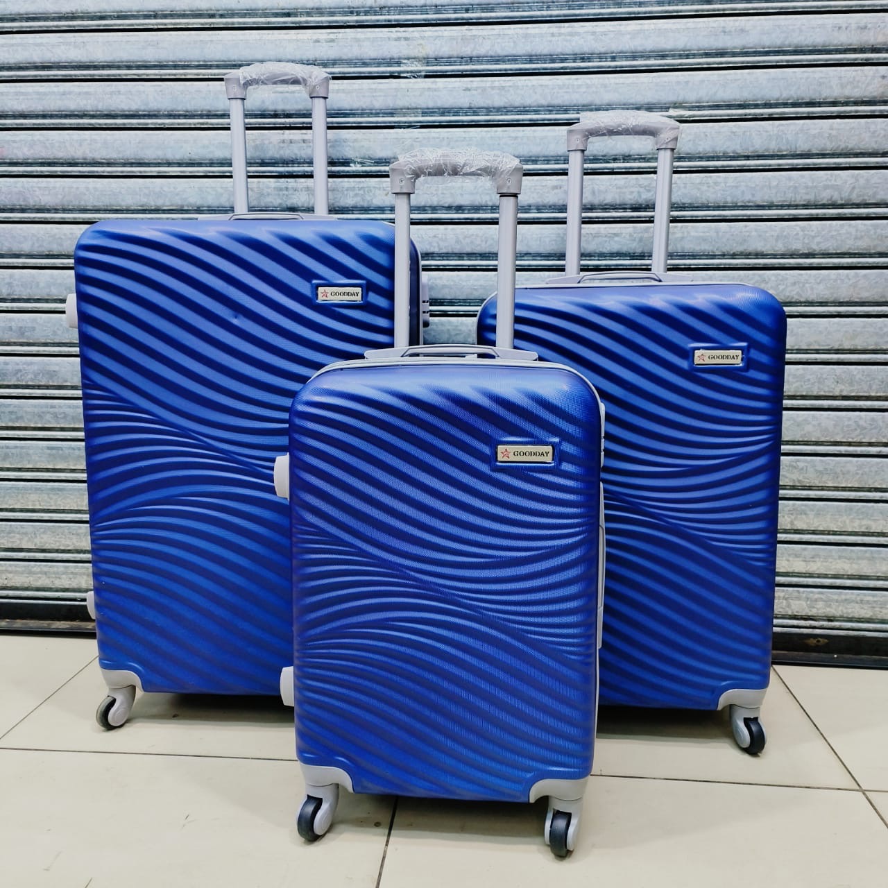 Large 31` Inch Size 3 Piece Hard Outer Shell Luggage Set