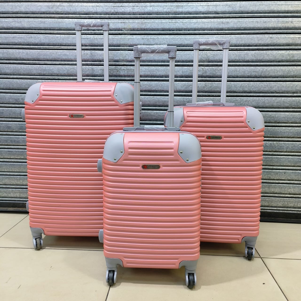 Large 31` Inch Size 3 Piece Hard Outer Shell Luggage Set