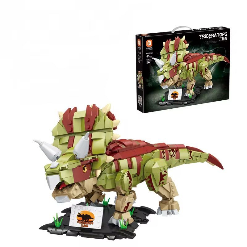 Dinosaur World Triceratops Building Block Set 954pc