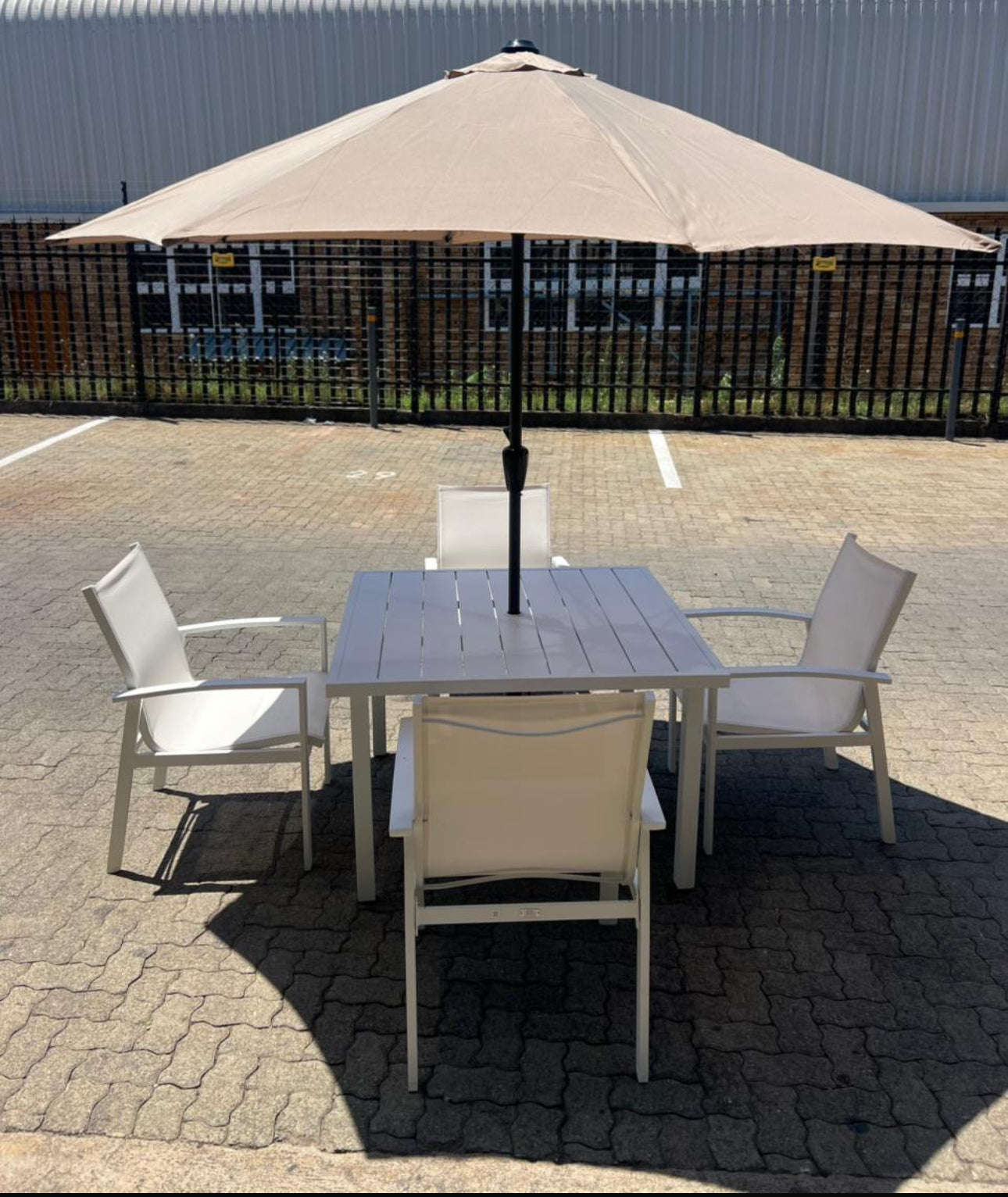 MFurn Zanele Inspired White 6pc  Outdoor Dining Set With Aluminium Frame Inc Umbrella+Base