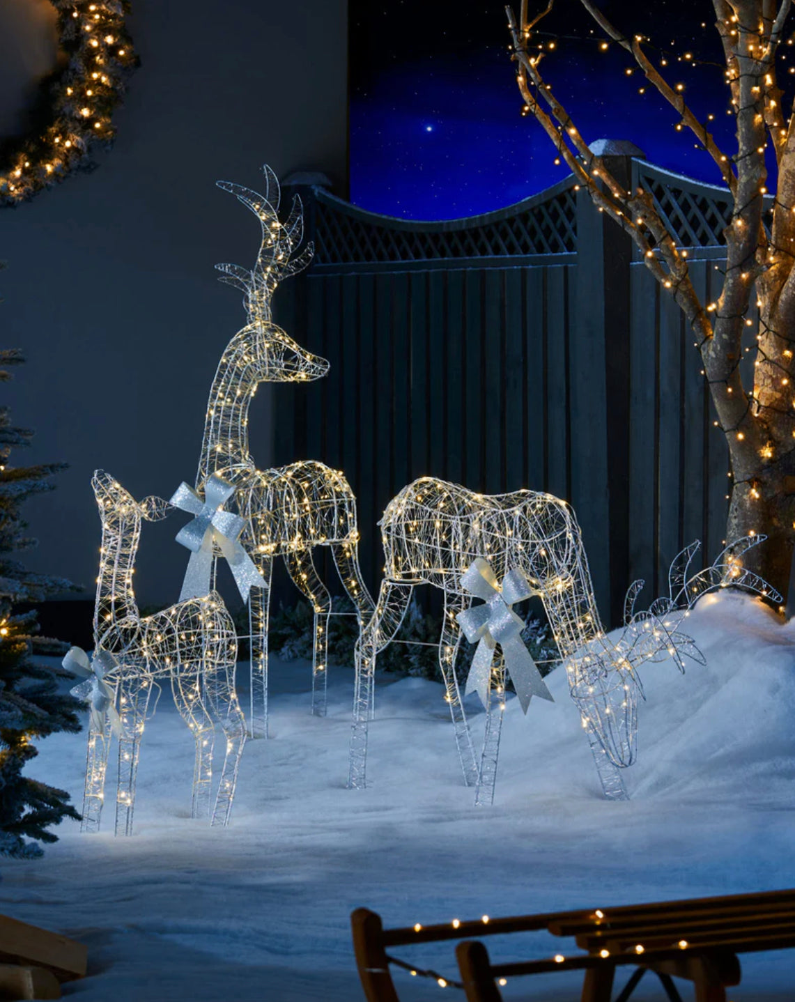 Christmas Fold Up RGB Reindeer Christmas Patio Light With Moving Head Up RGB Reindeer Christmas Patio Light with Moving Head Length 95cm Width 52cm Height 118cm