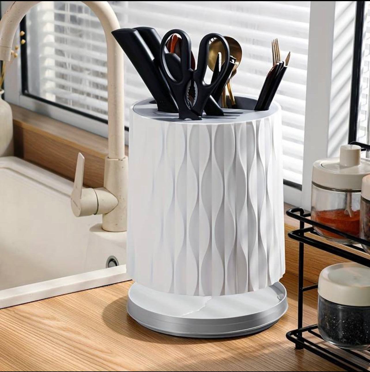 Kitchen Knife Holder 360^ Rotating Rack
