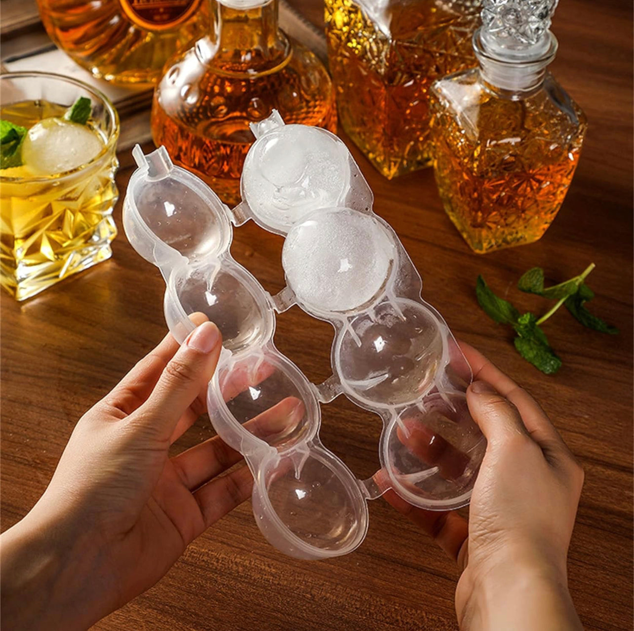 Four Hole Whiskey Round ice Hockey Mold,Bar Ice Cube Ball Maker,Round Ice Hockey Reusable Summer Ice Maker Home Kitchen Ice Hockey Mold