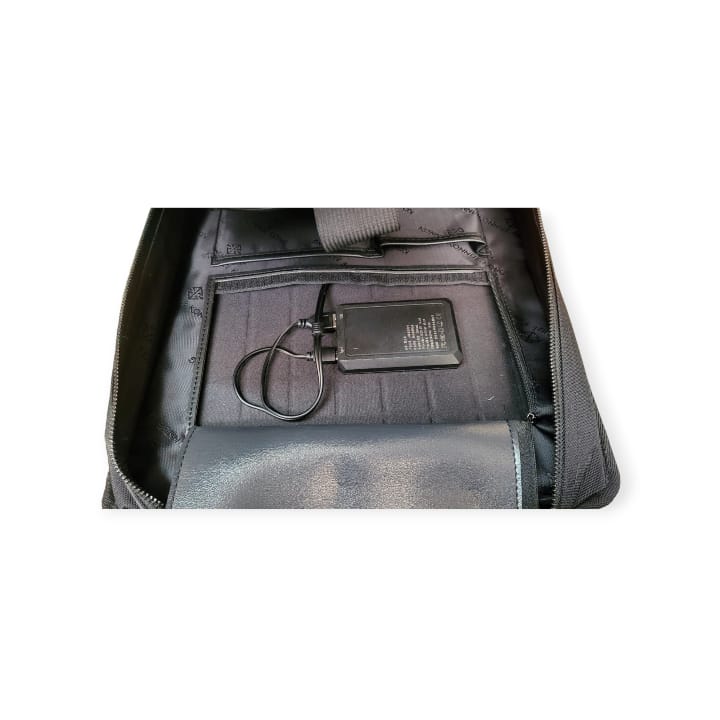Solar Powered Battery Back Pack With Built-In 3500Mah Battery