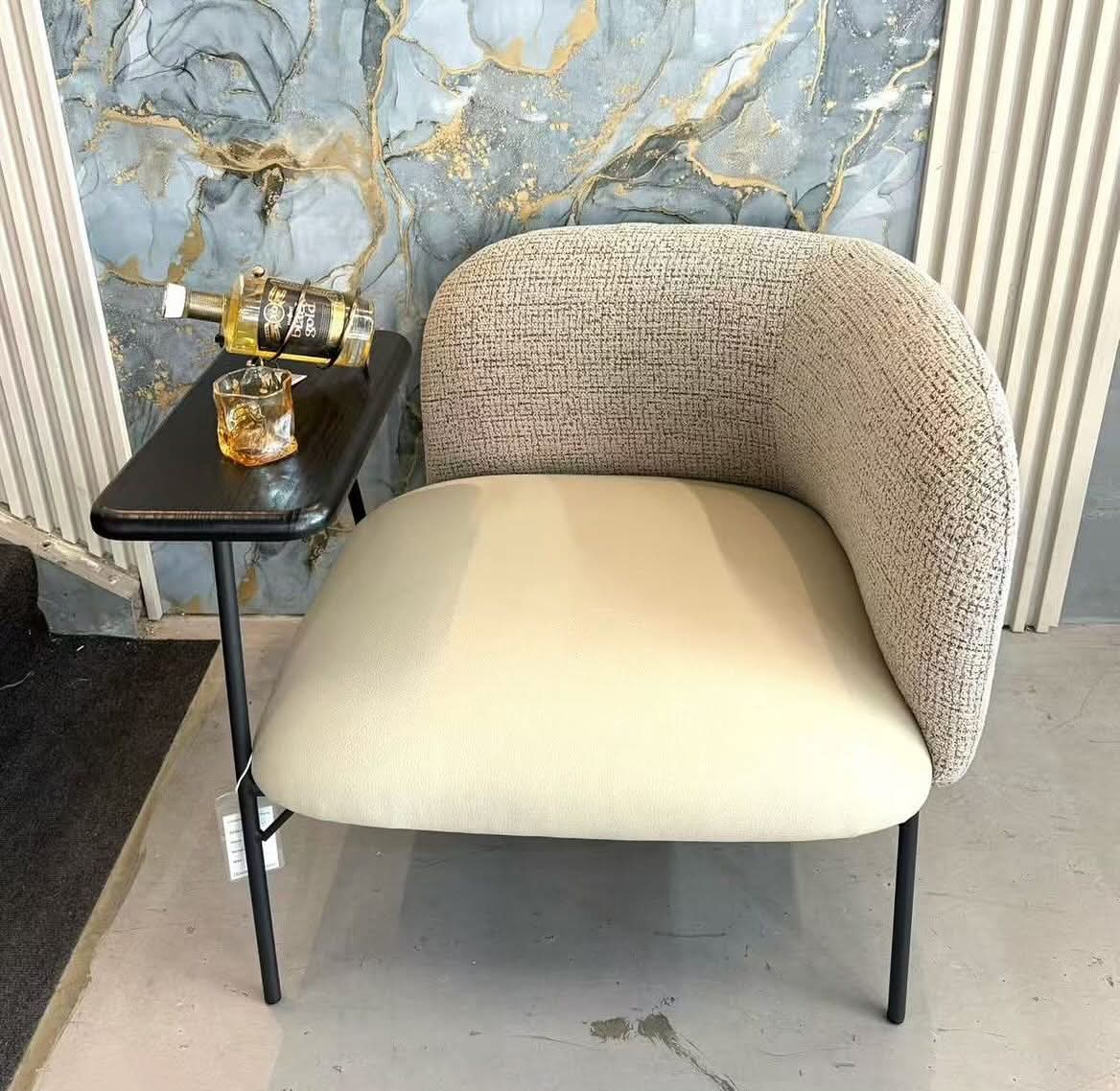 MFurn Leisure Occasional Sofa With Side Table