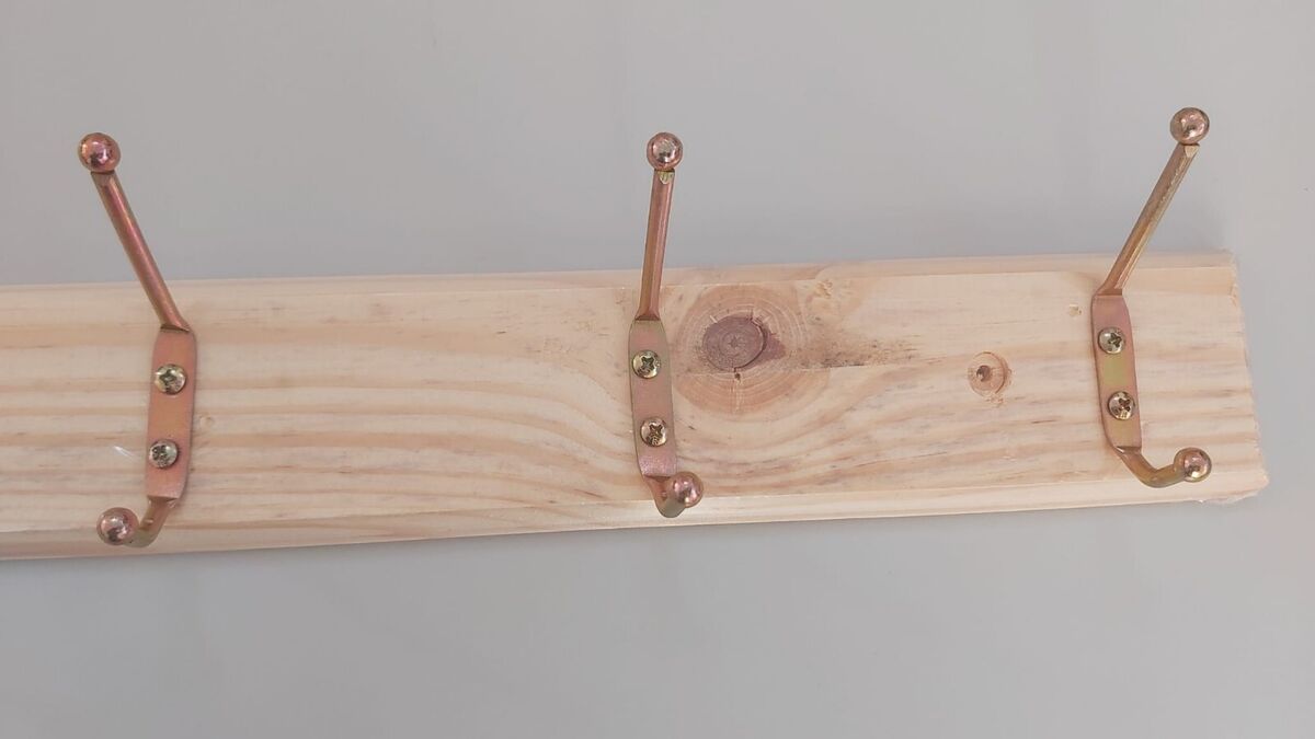 Strong Wooden Wall Coat Hangers Clothes Pine Wood Rack 6 Hooks