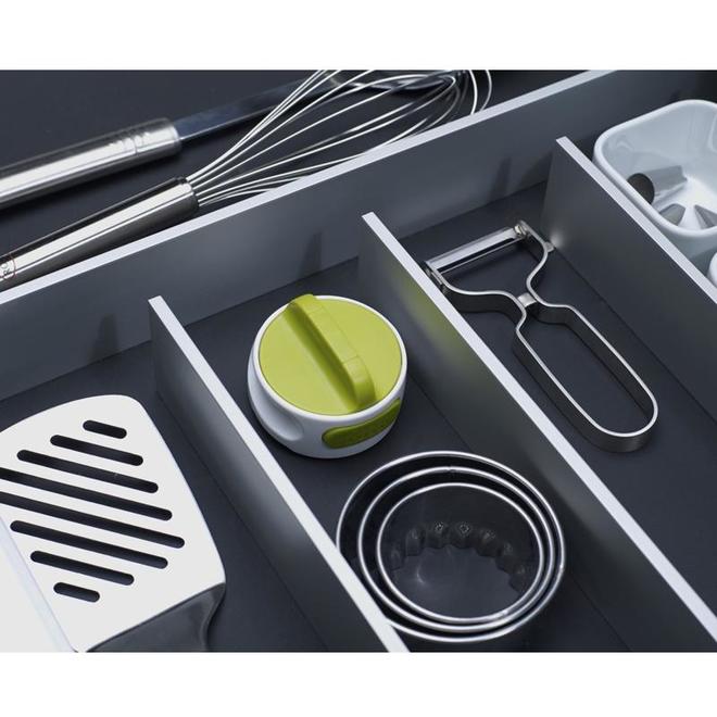 Space-Saving Manual Can Opener