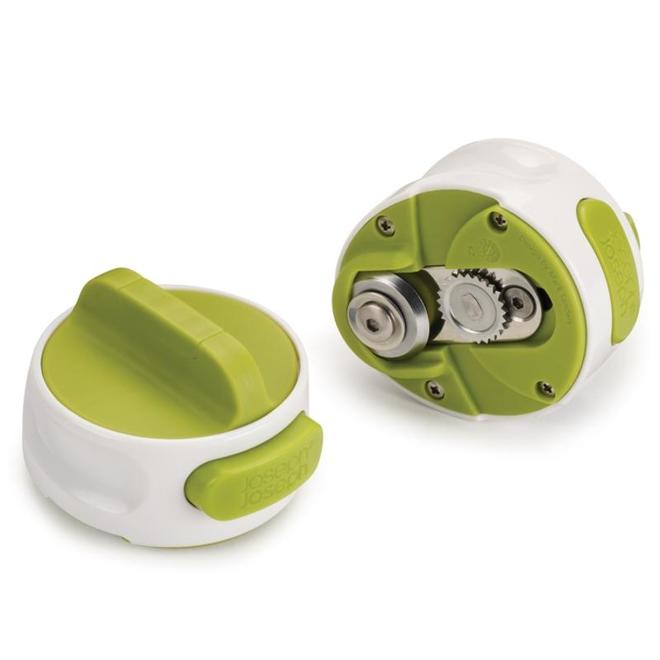 Space-Saving Manual Can Opener